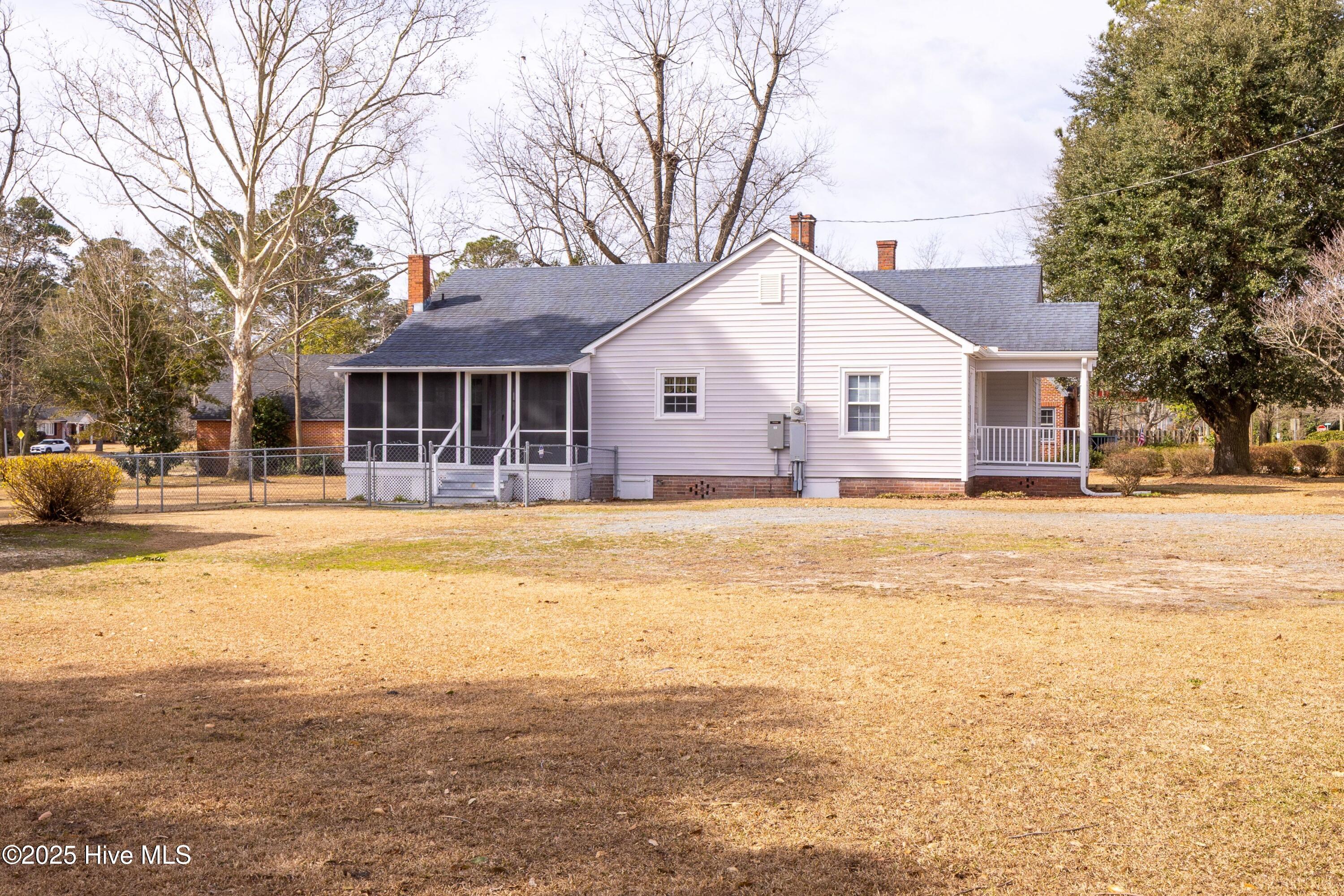 506 E Roseboro Street Property Photo 4