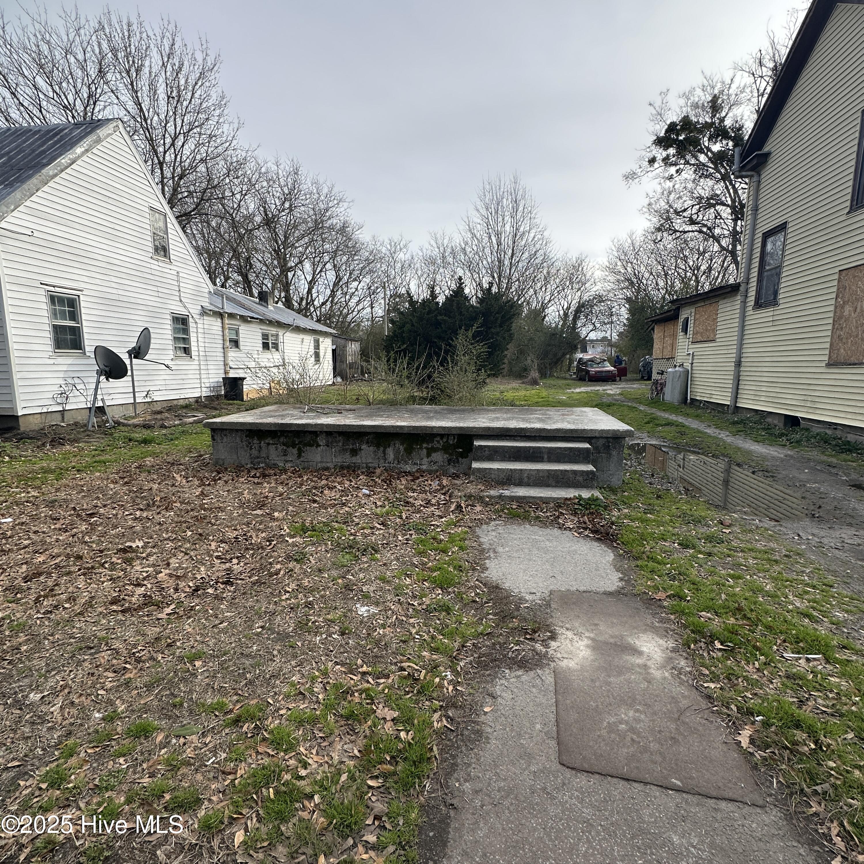 129 W Peterson Street Property Photo