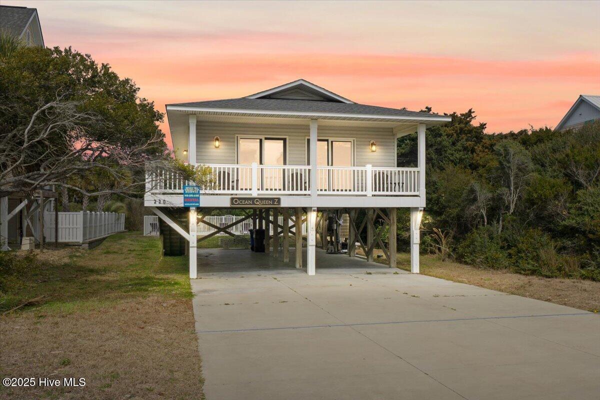 220 W Dolphin Drive Property Photo