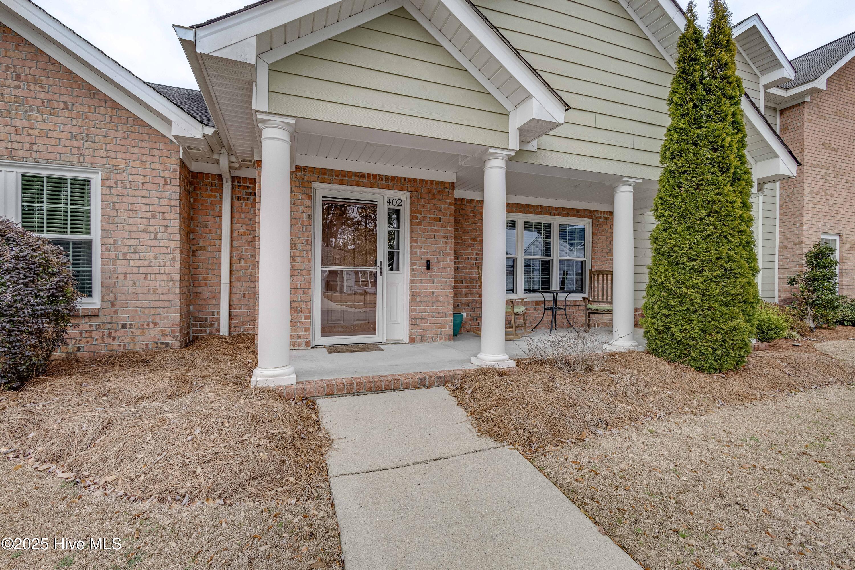 402 Stratton Place Property Photo 1