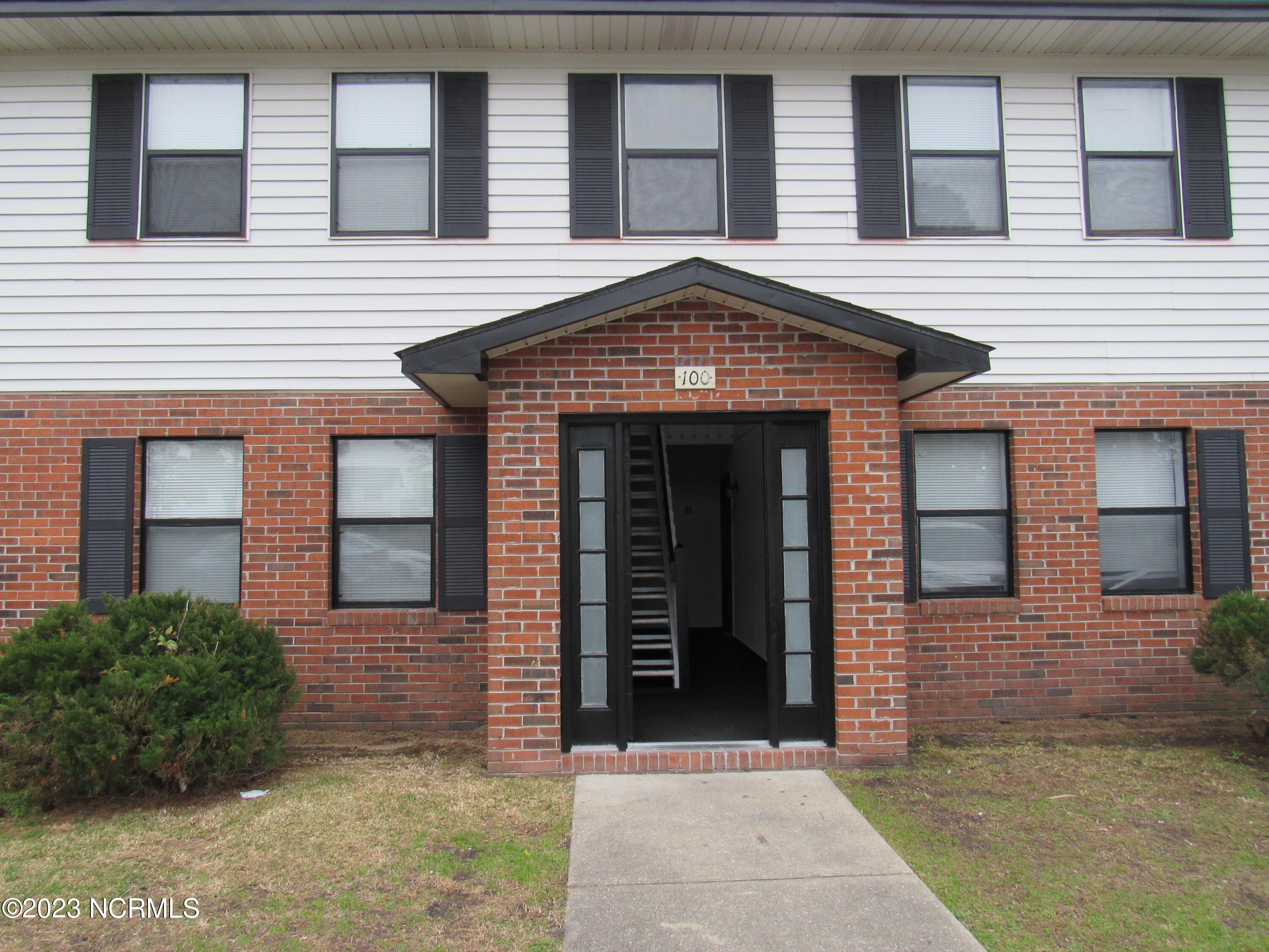 100 Ravenwood Drive A Property Photo