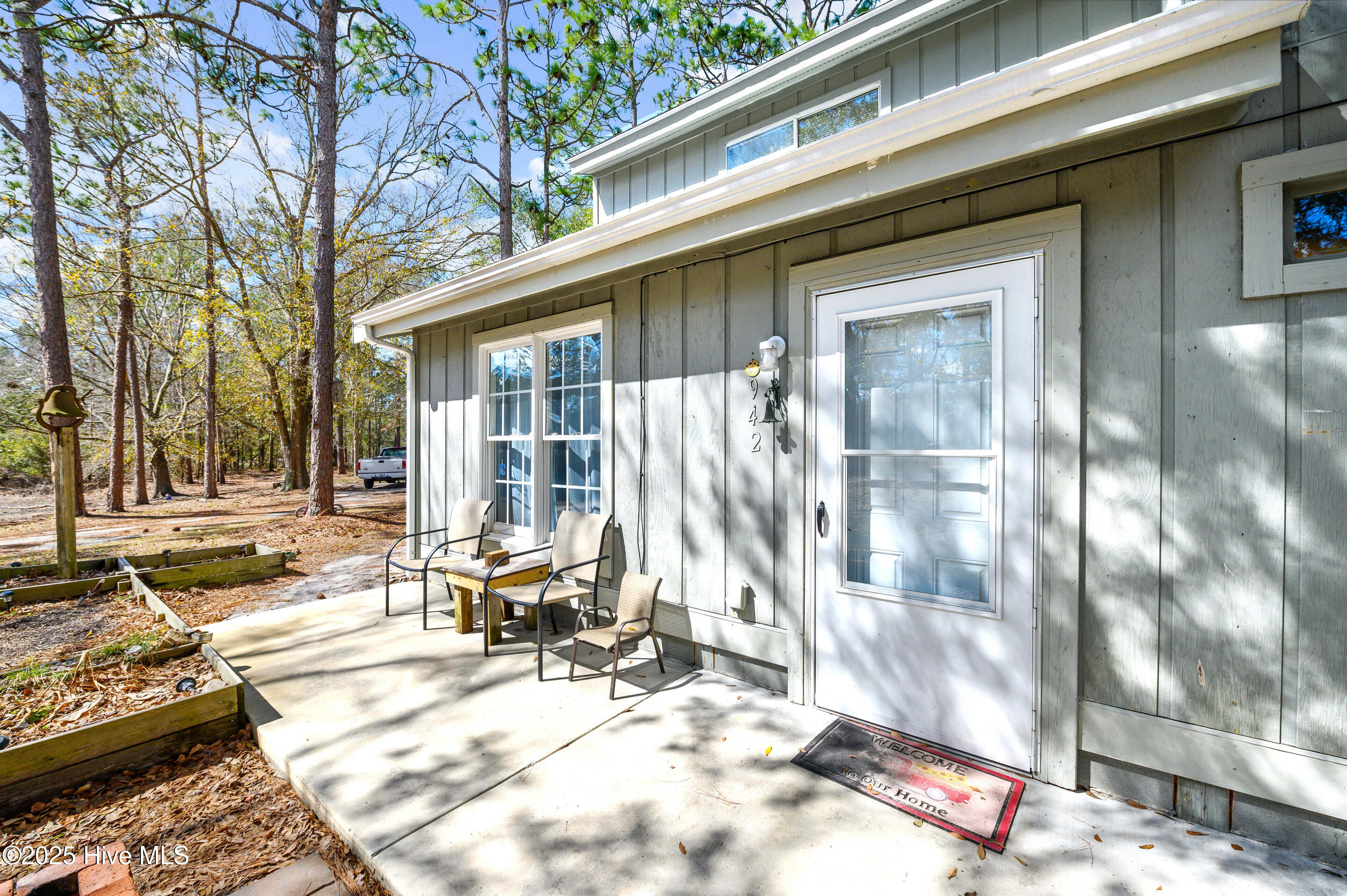 942 Mirror Lake Drive Property Photo 6