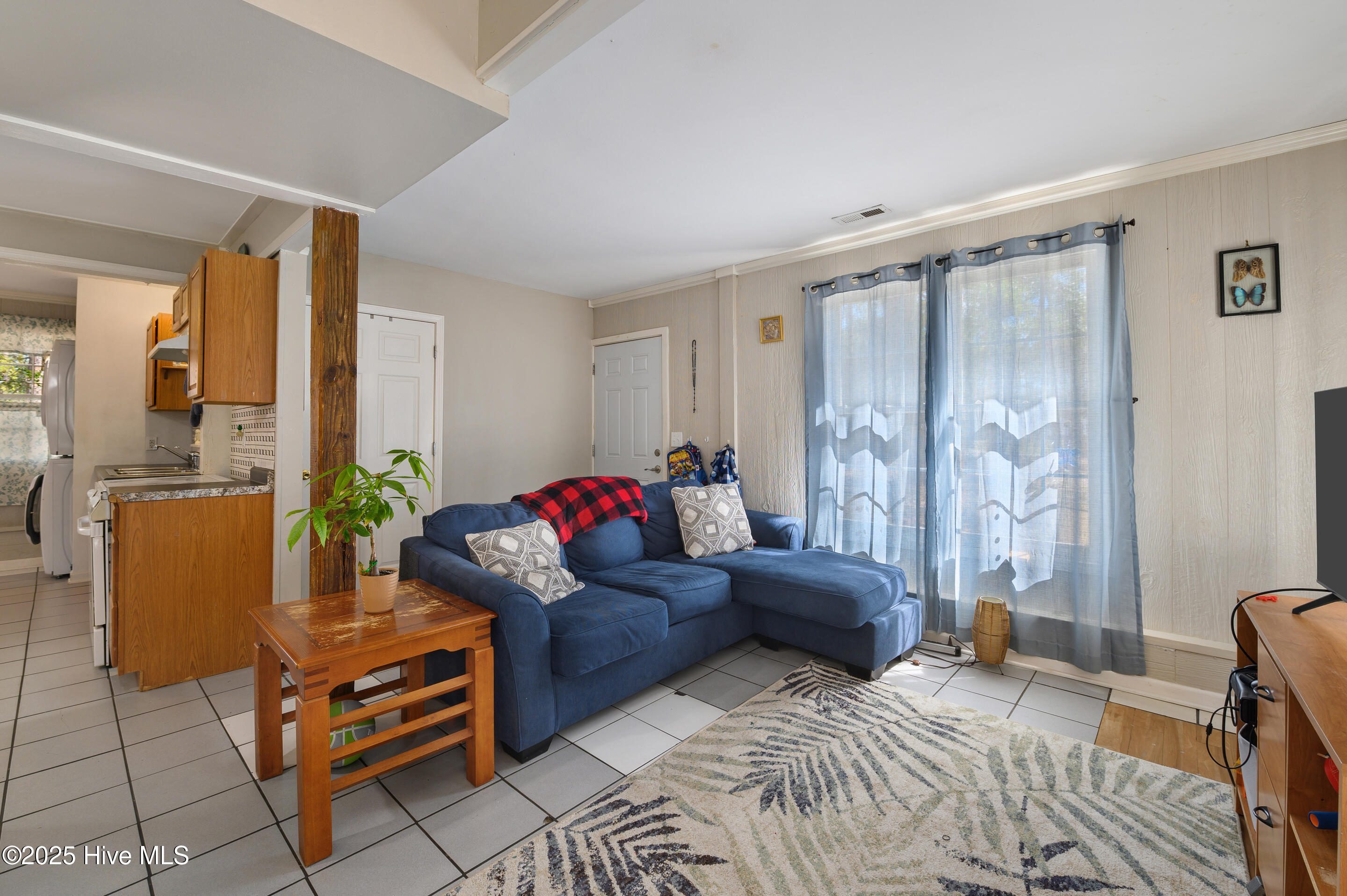 942 Mirror Lake Drive Property Photo 10