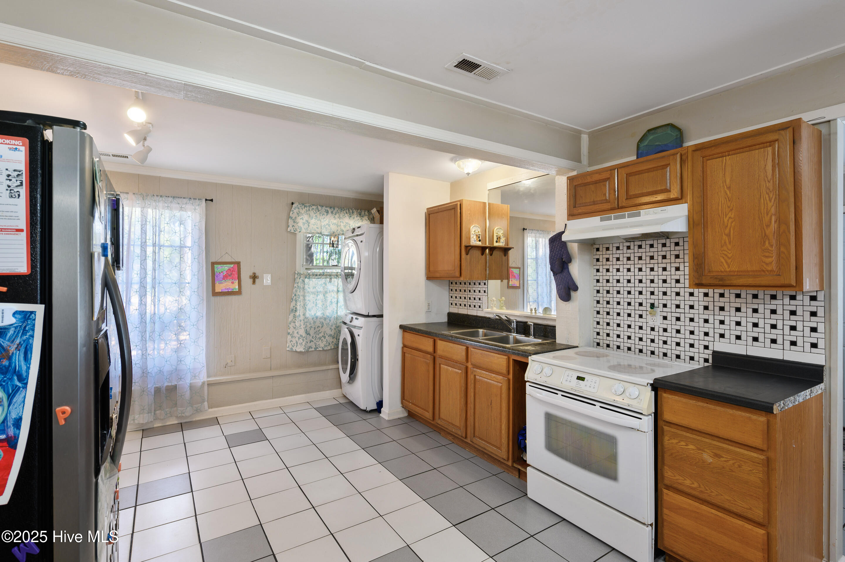942 Mirror Lake Drive Property Photo 16