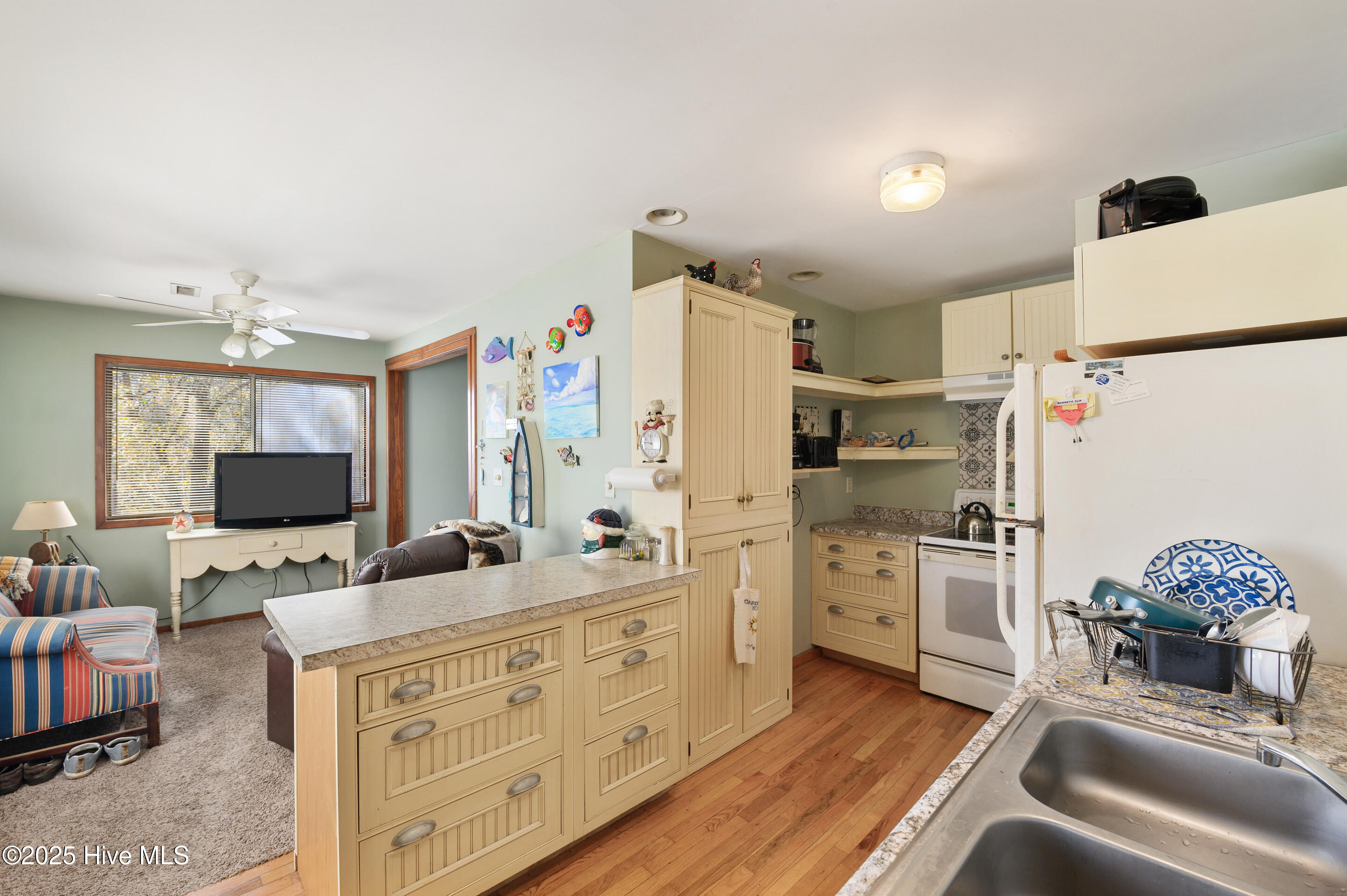942 Mirror Lake Drive Property Photo 32