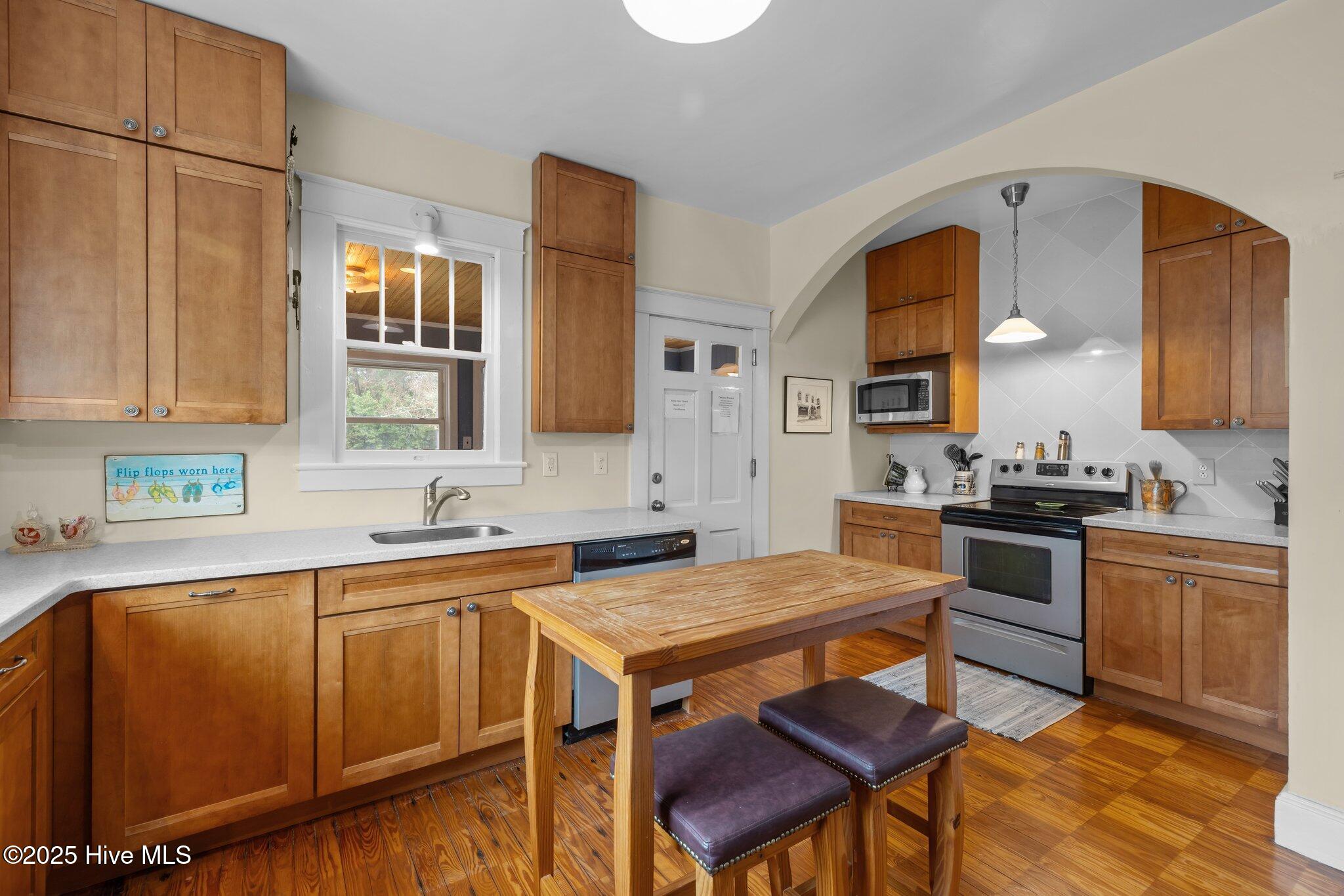 708 Ann Street Property Photo 14