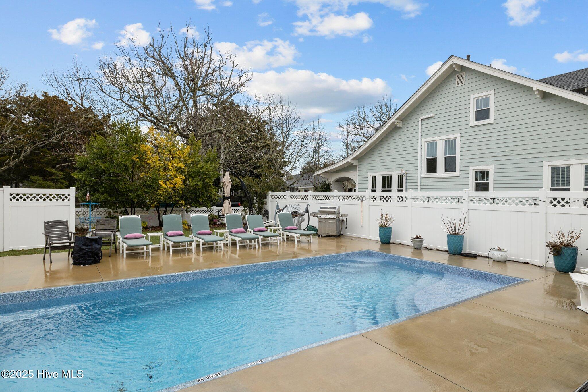 708 Ann Street Property Photo 45