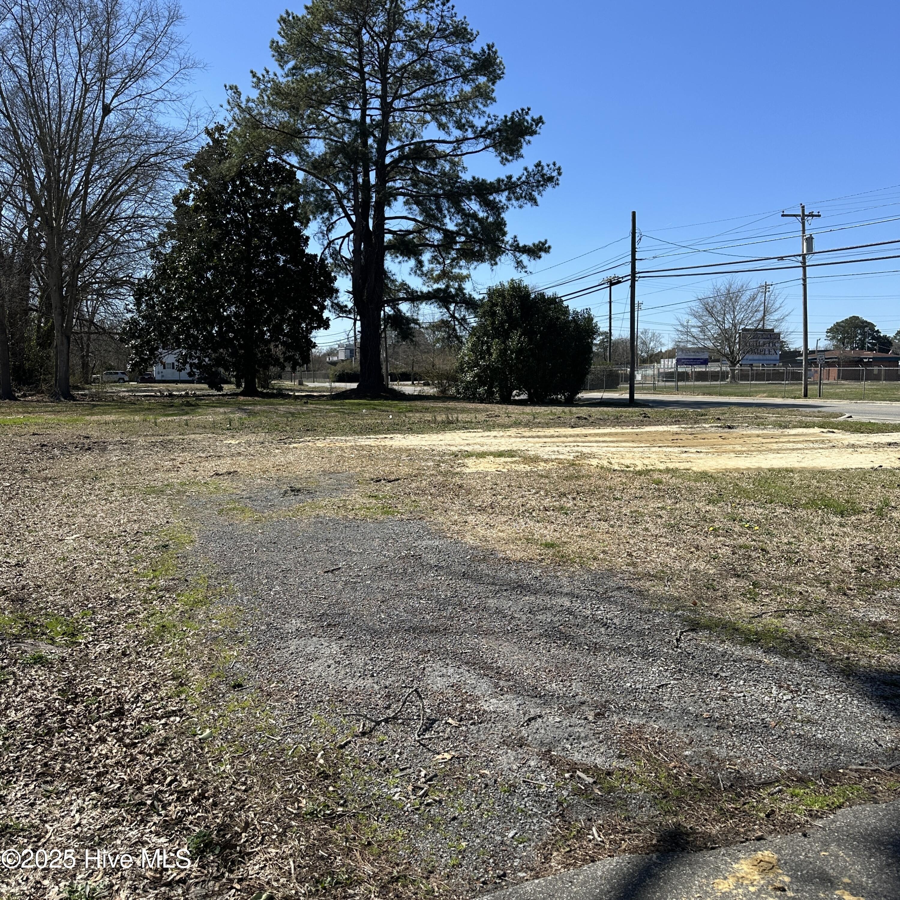 708 N Oakum Street Property Photo