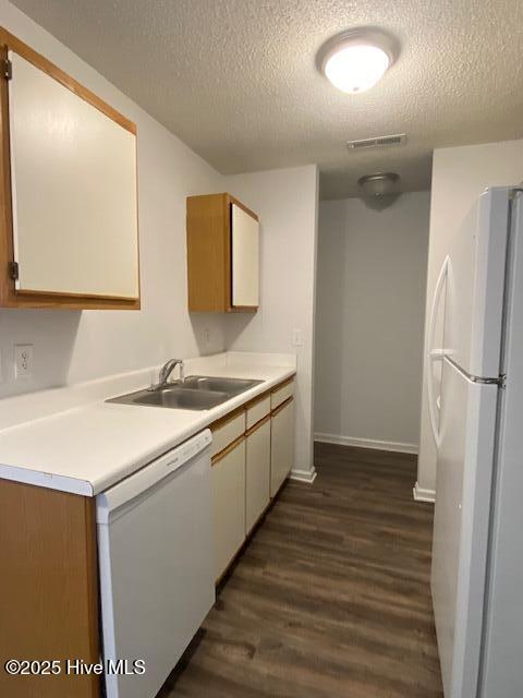 2006 Tower Place Property Photo 6