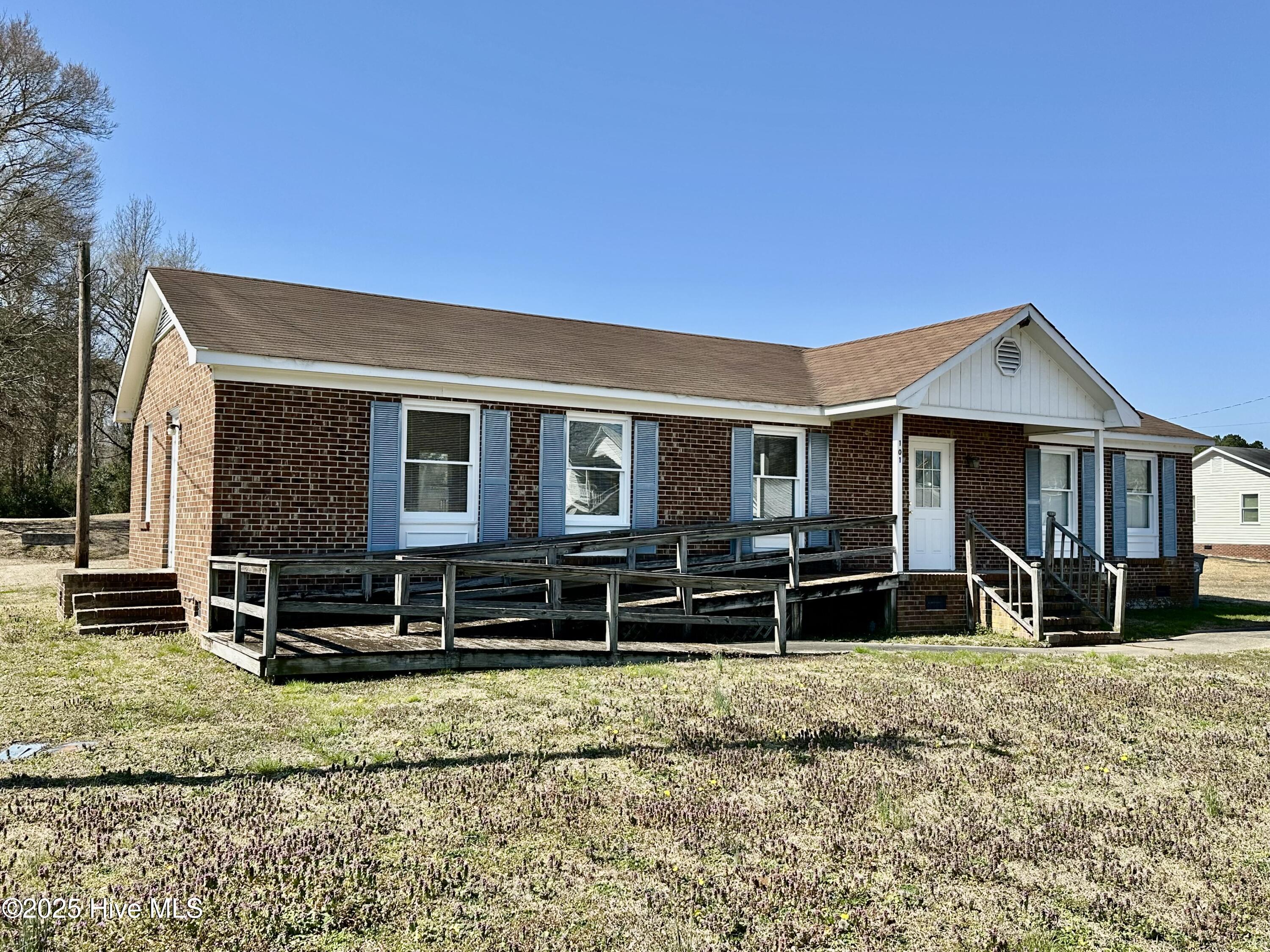 101 Sutton Drive Property Photo 1