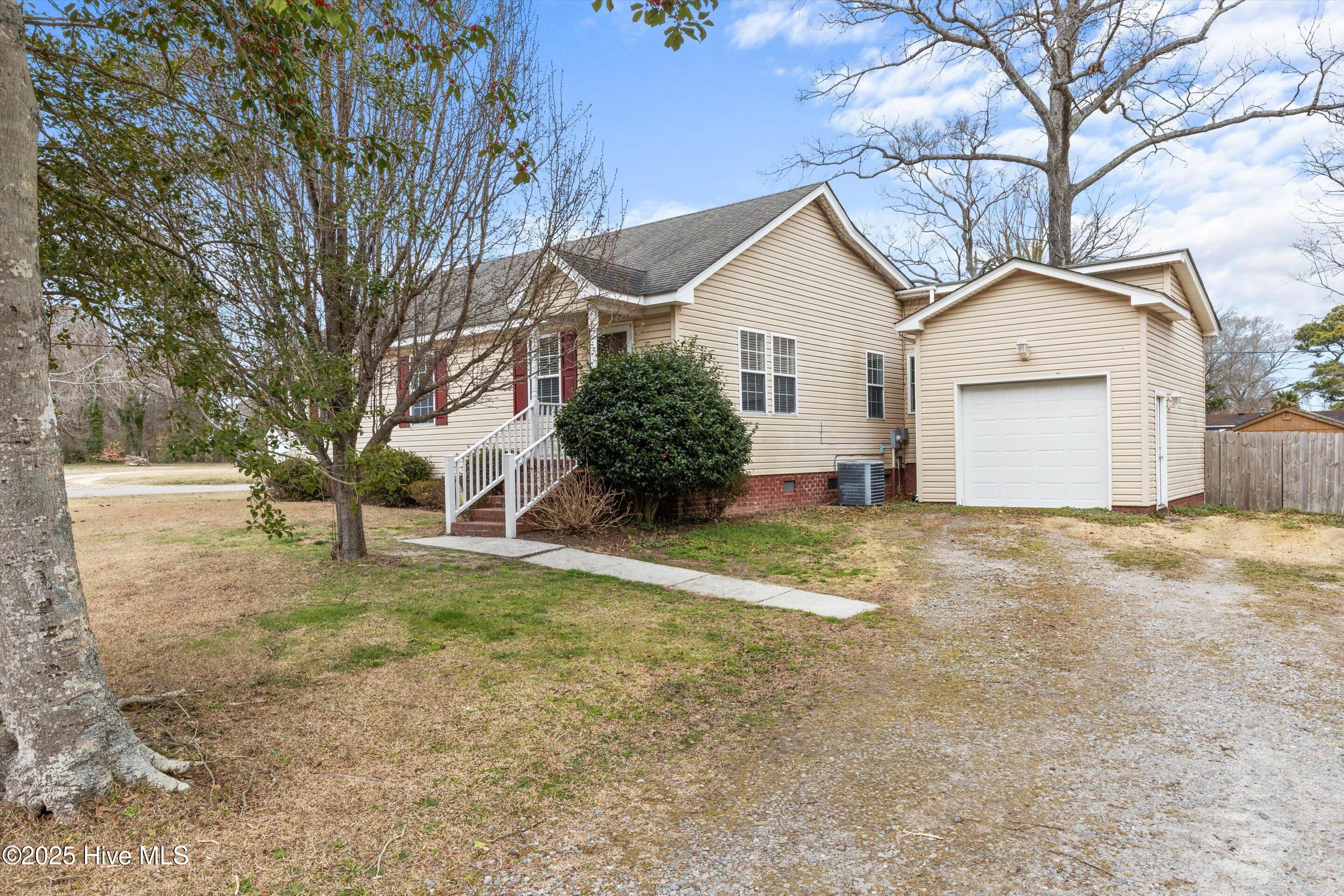 118 White Oak Drive Property Photo