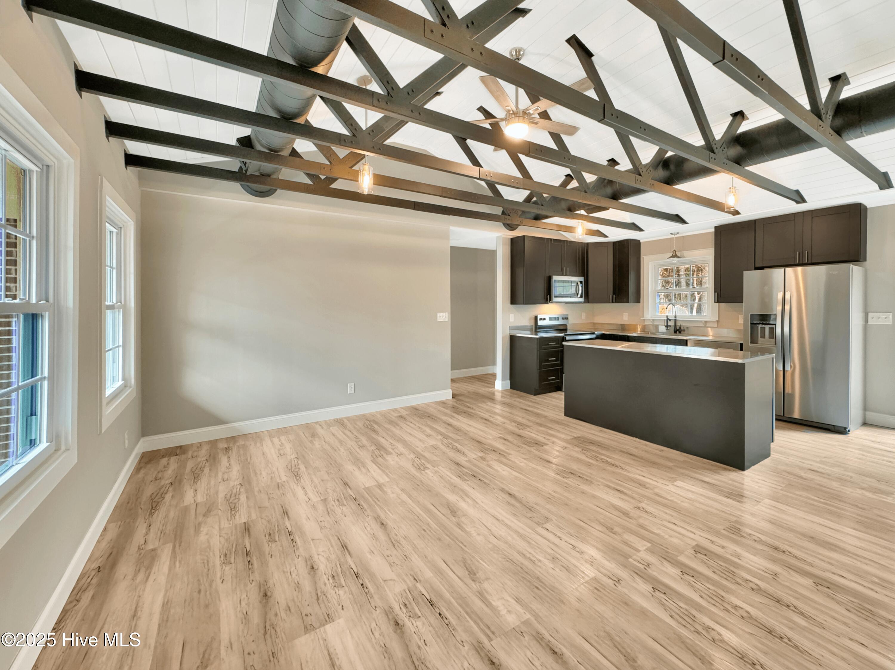 5021 Ilex Drive Property Photo 3