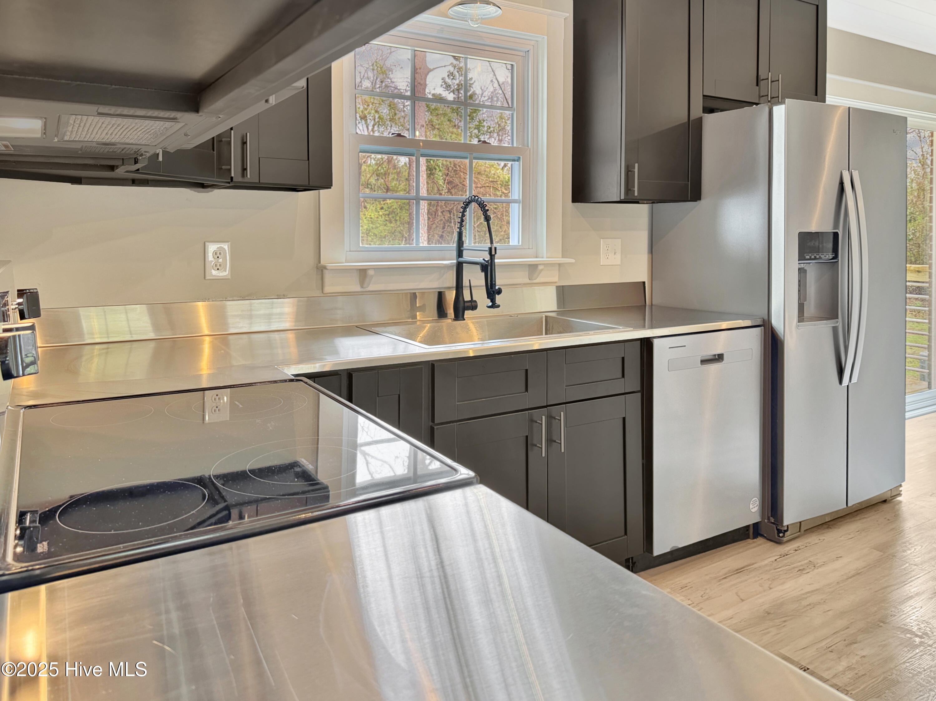 5021 Ilex Drive Property Photo 6