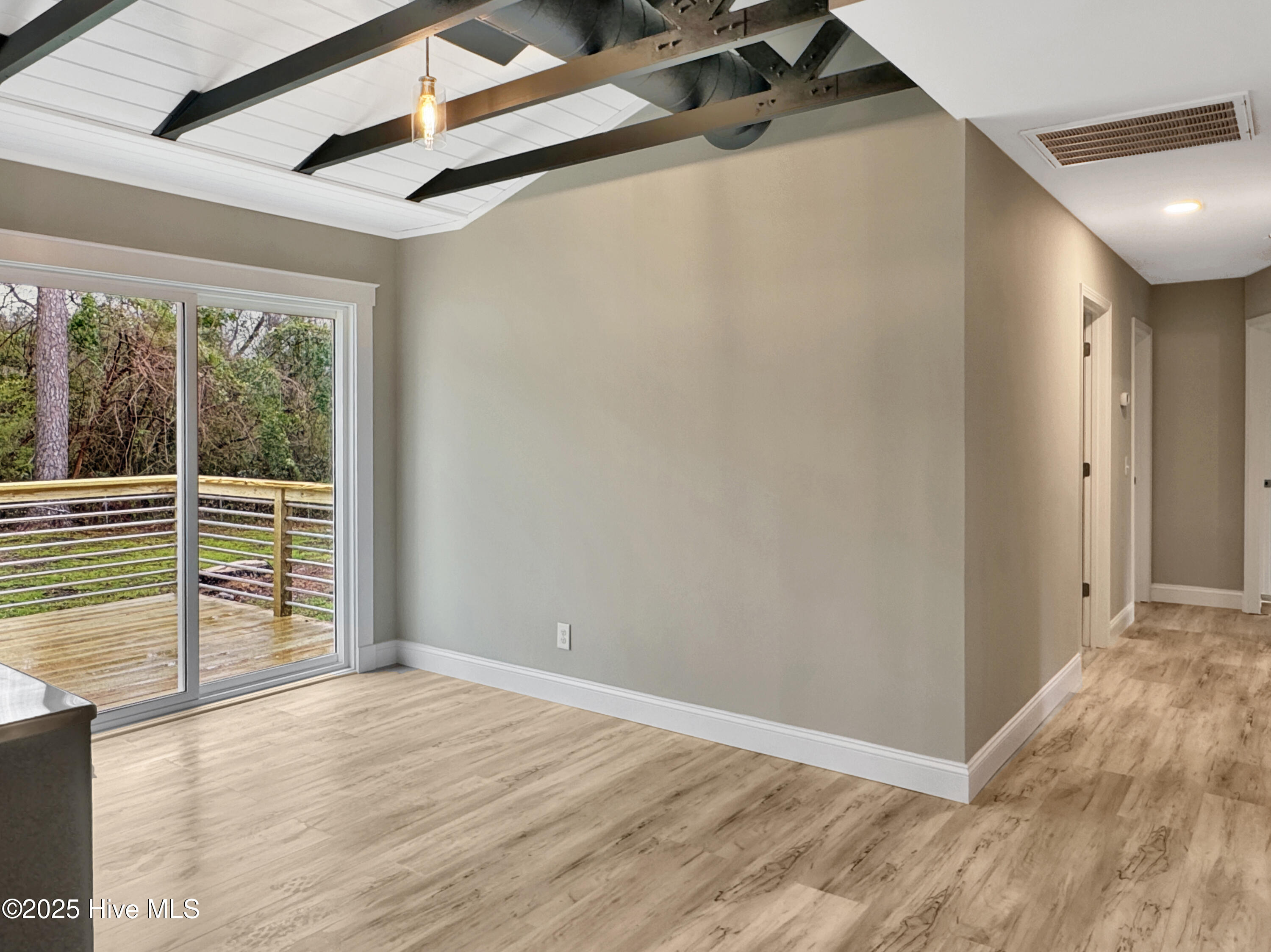 5021 Ilex Drive Property Photo 12