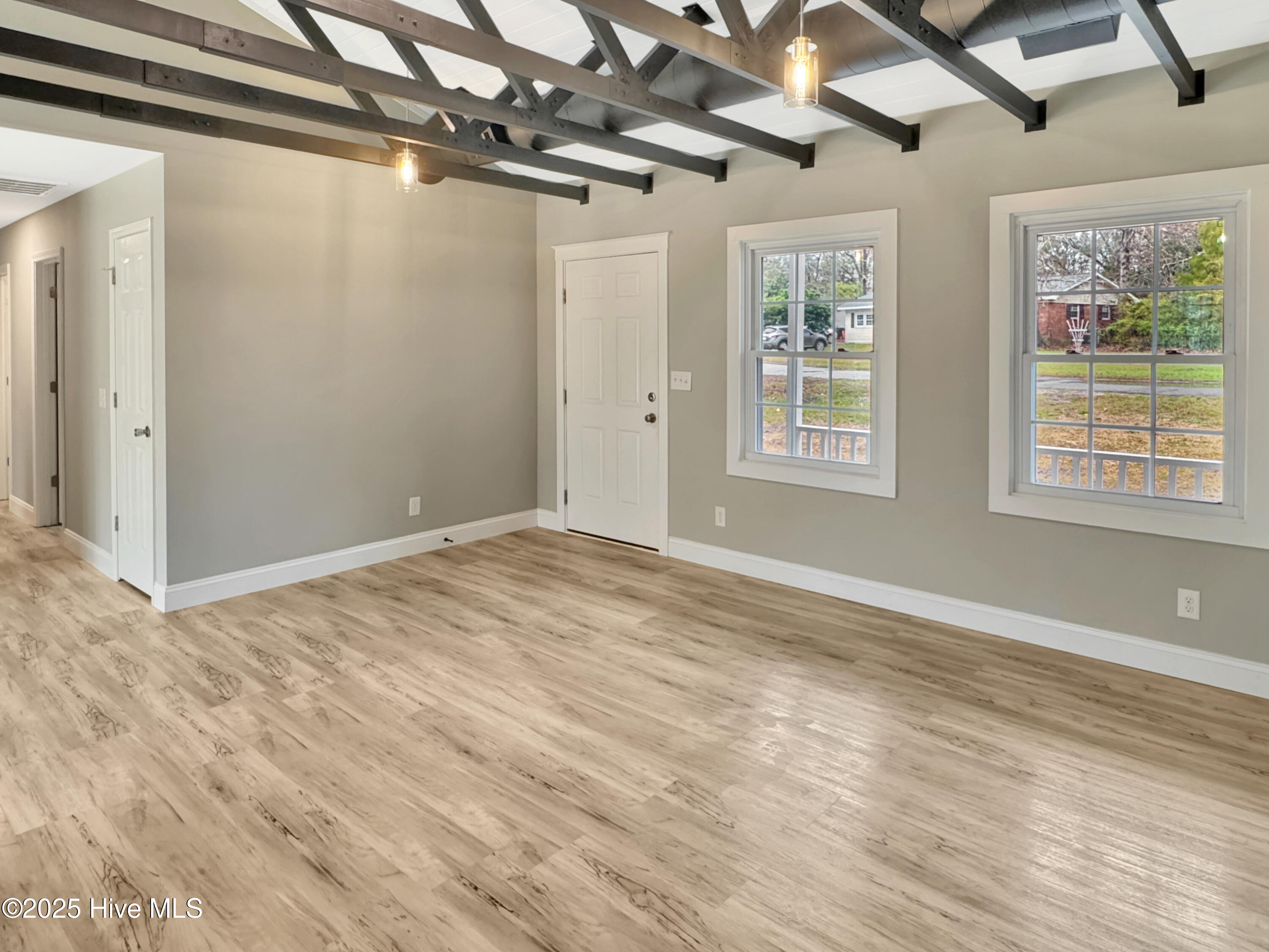 5021 Ilex Drive Property Photo 13