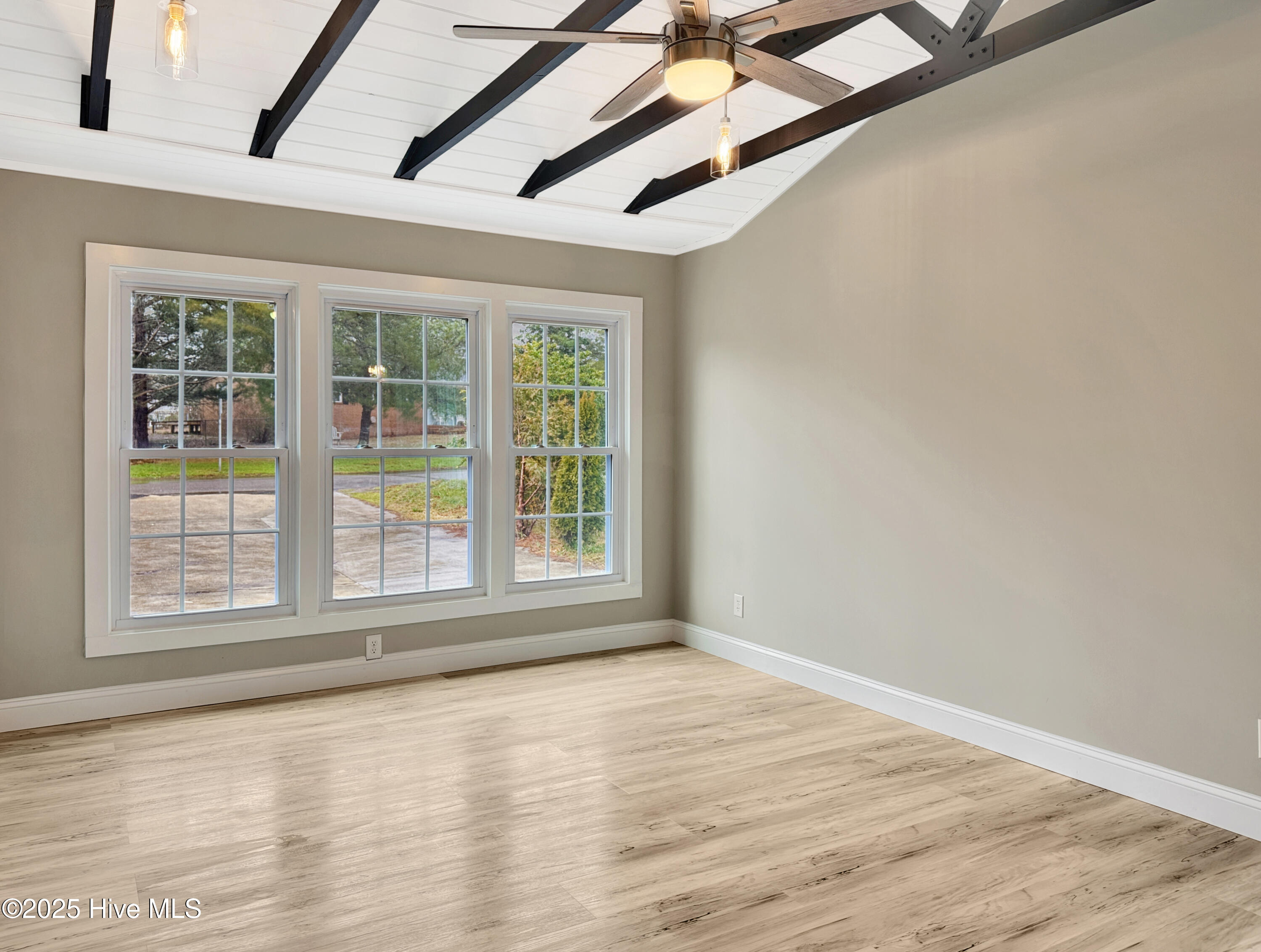 5021 Ilex Drive Property Photo 15