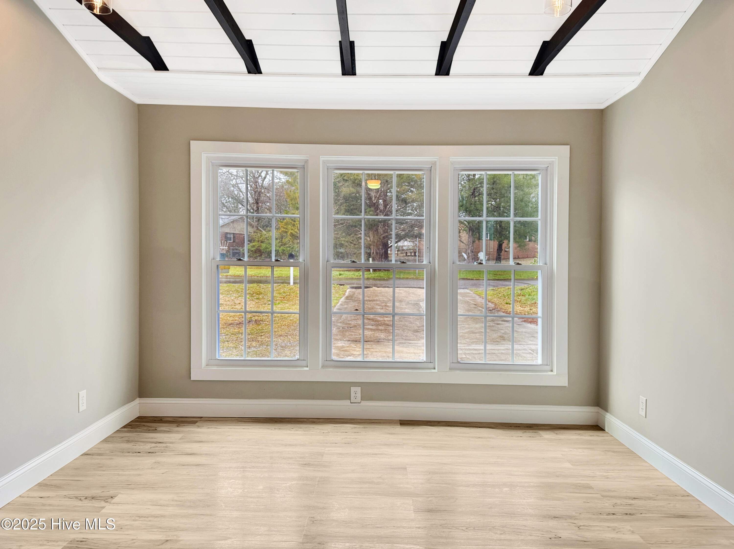 5021 Ilex Drive Property Photo 16