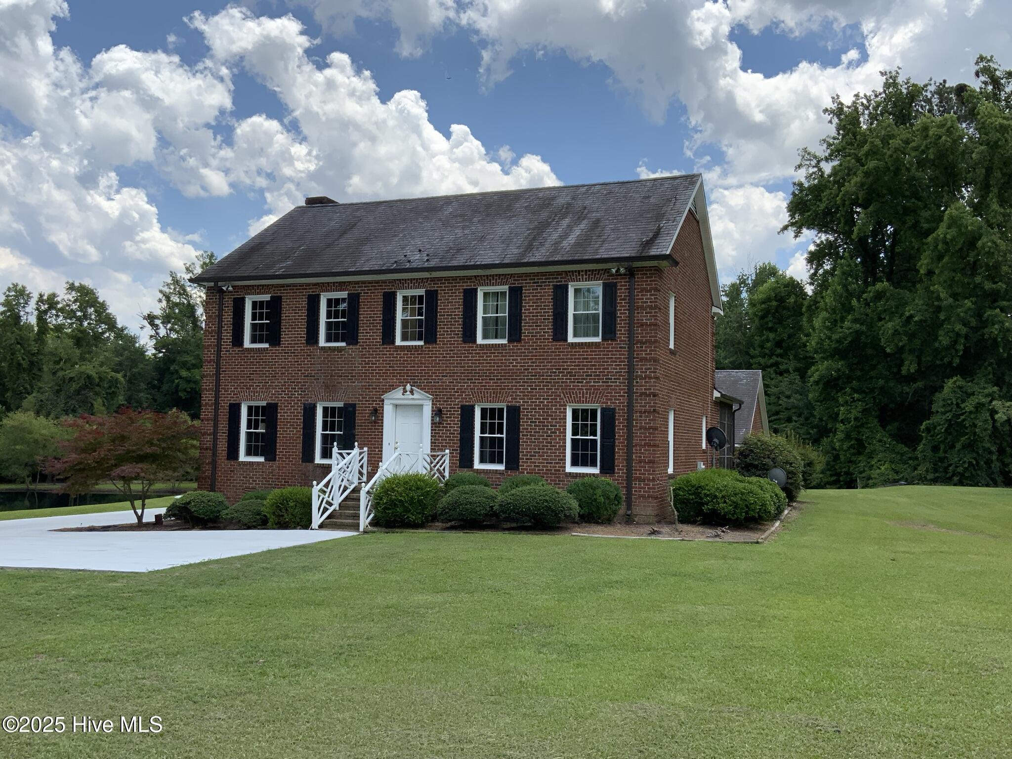 1710 W New Hope Road Property Photo