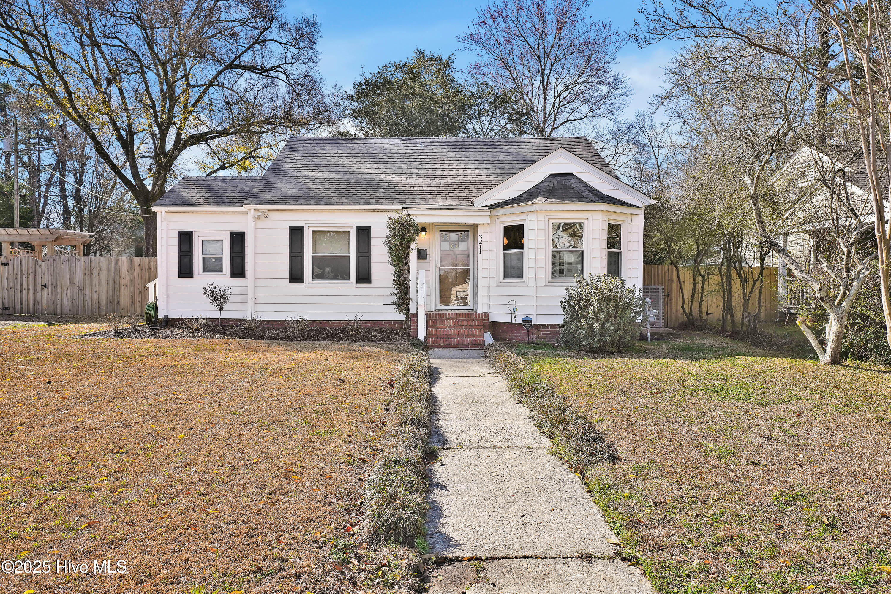 Colonial Village Real Estate Listings Main Image