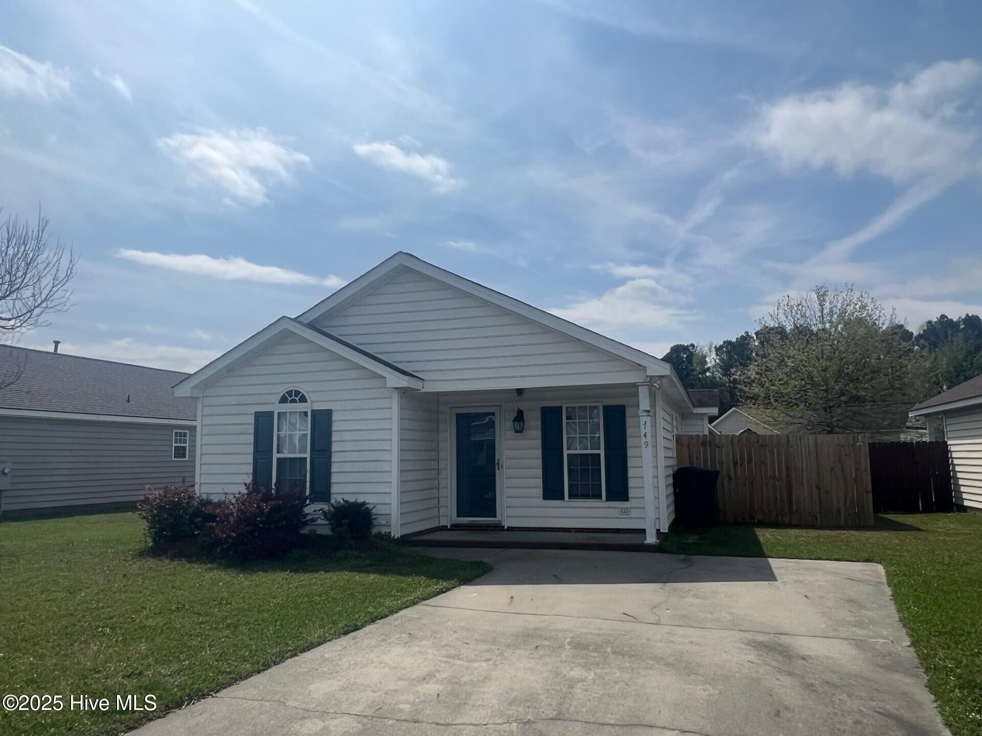 749 Seneca Court Property Photo
