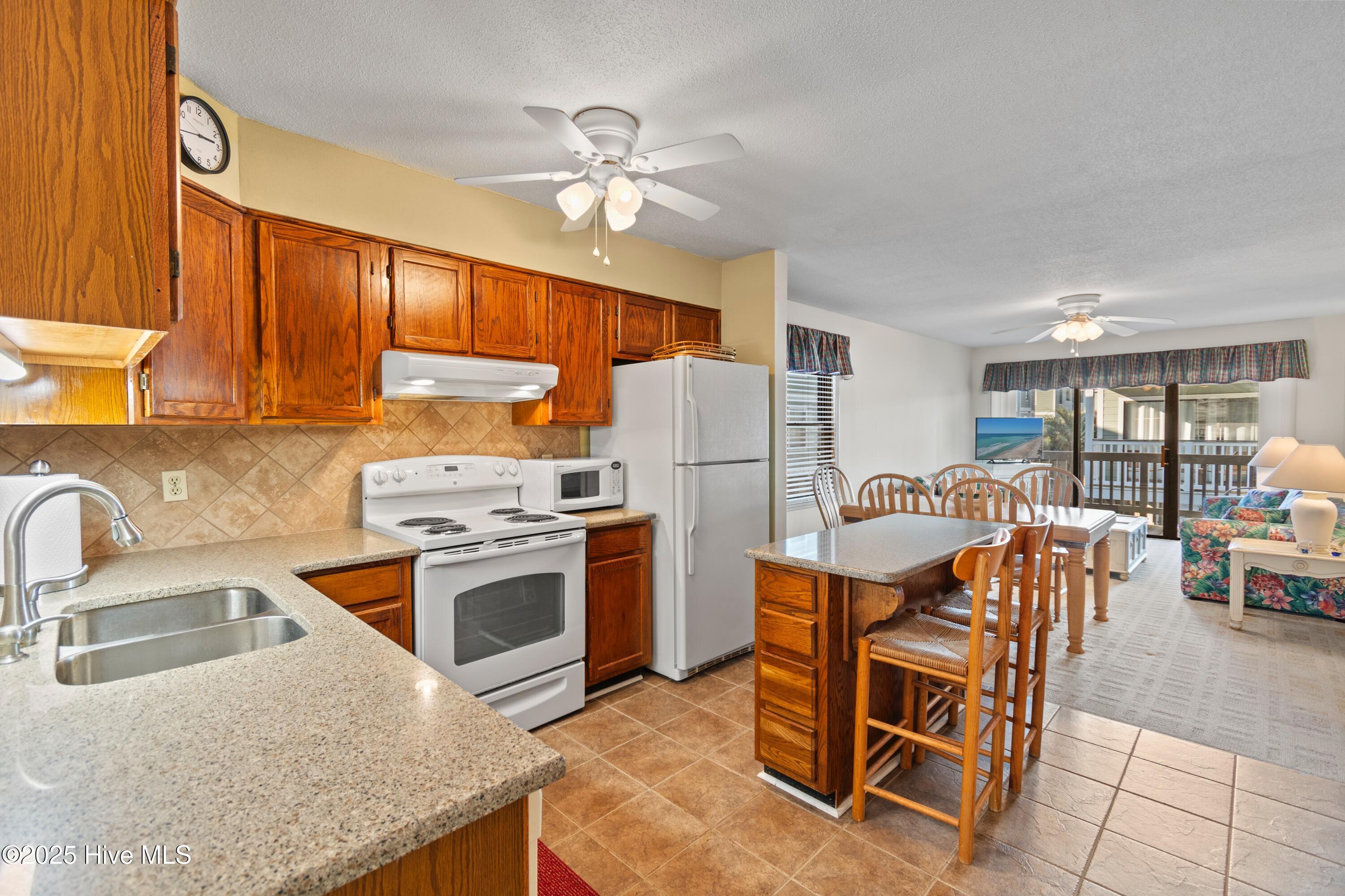39 Ocean Isle West Boulevard W H-1 Property Photo 9