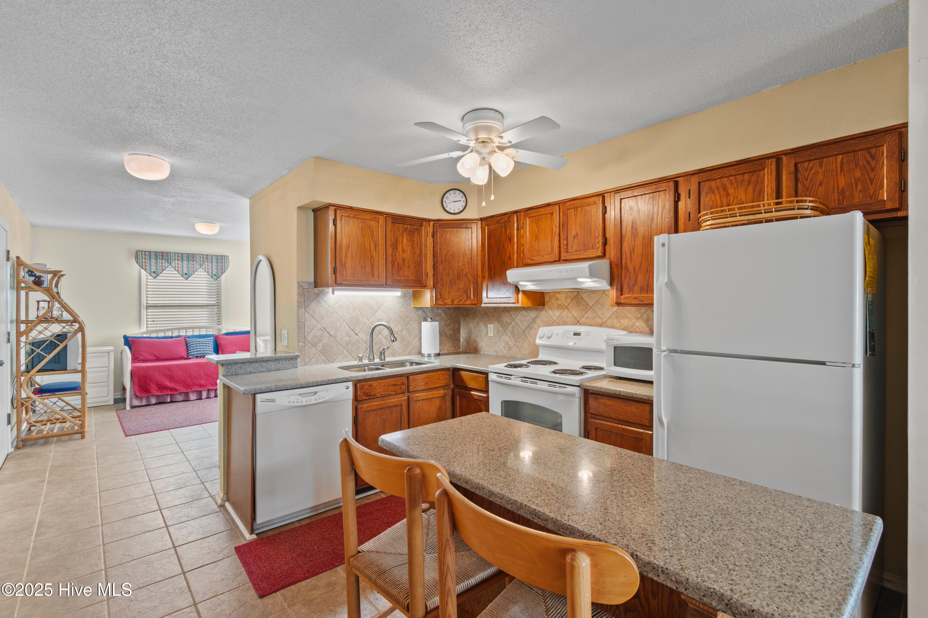 39 Ocean Isle West Boulevard W H-1 Property Photo 11