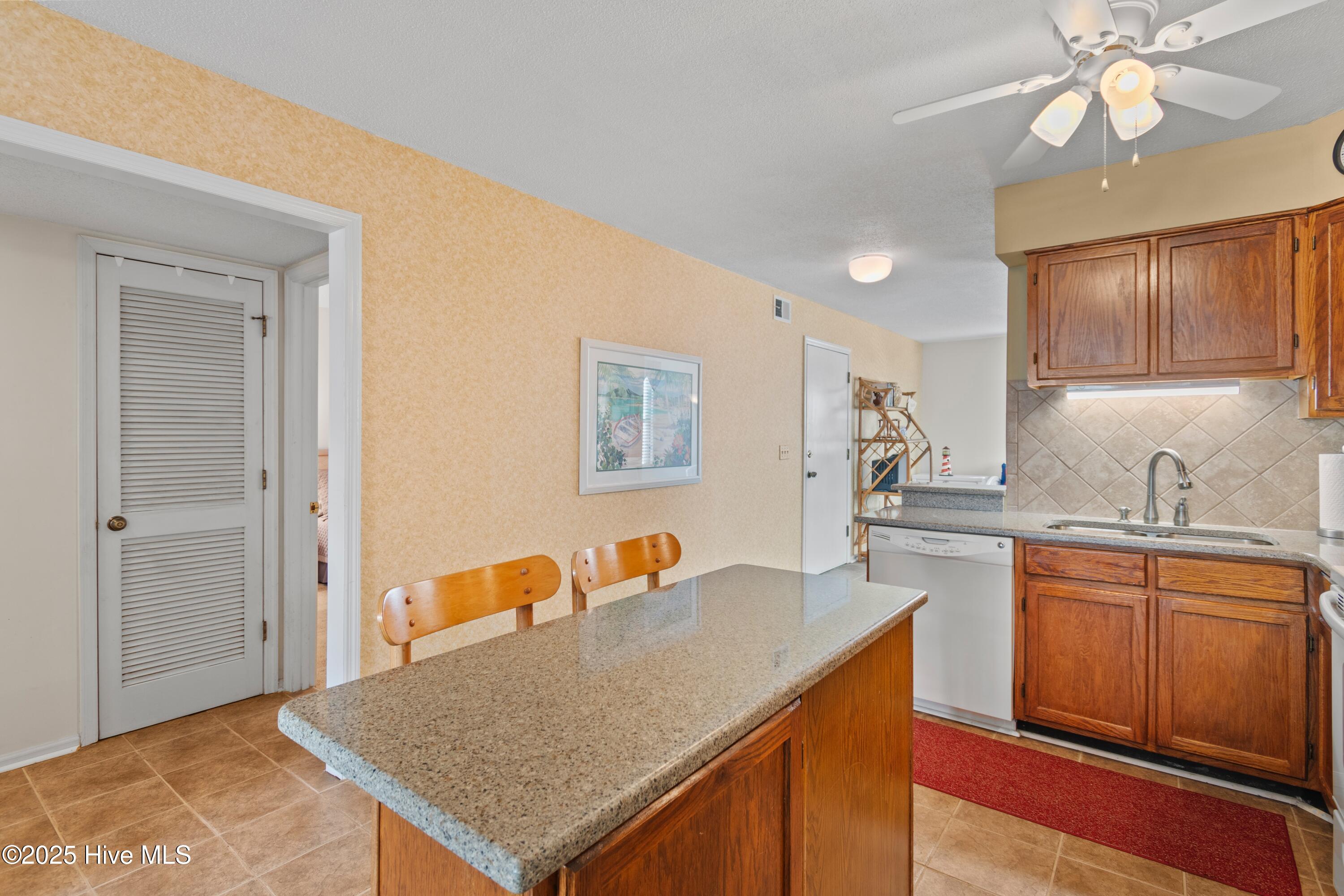 39 Ocean Isle West Boulevard W H-1 Property Photo 12