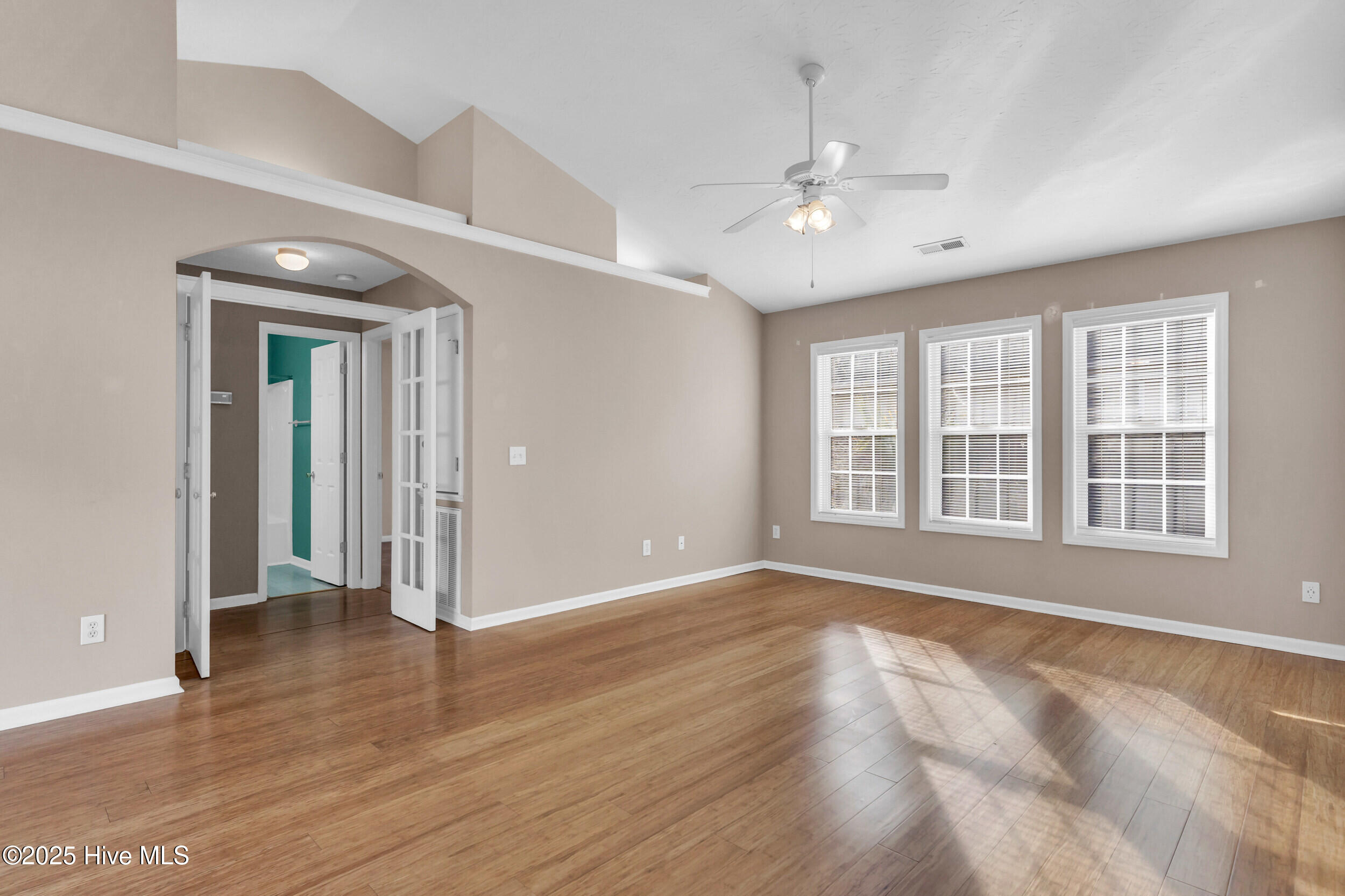 5323 Sun Coast Drive Property Photo 5