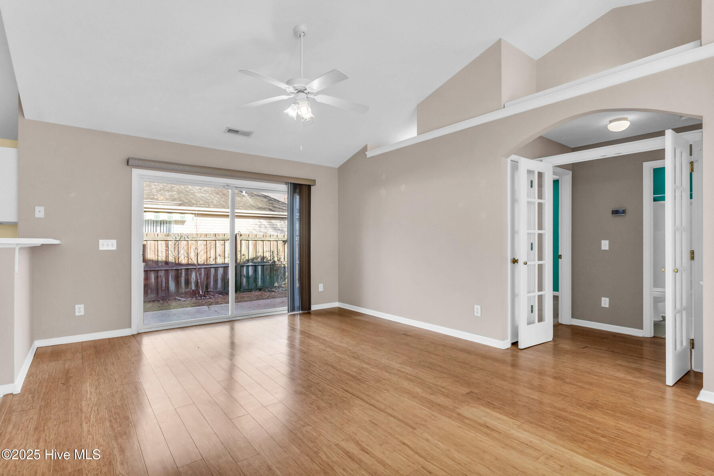 5323 Sun Coast Drive Property Photo 8