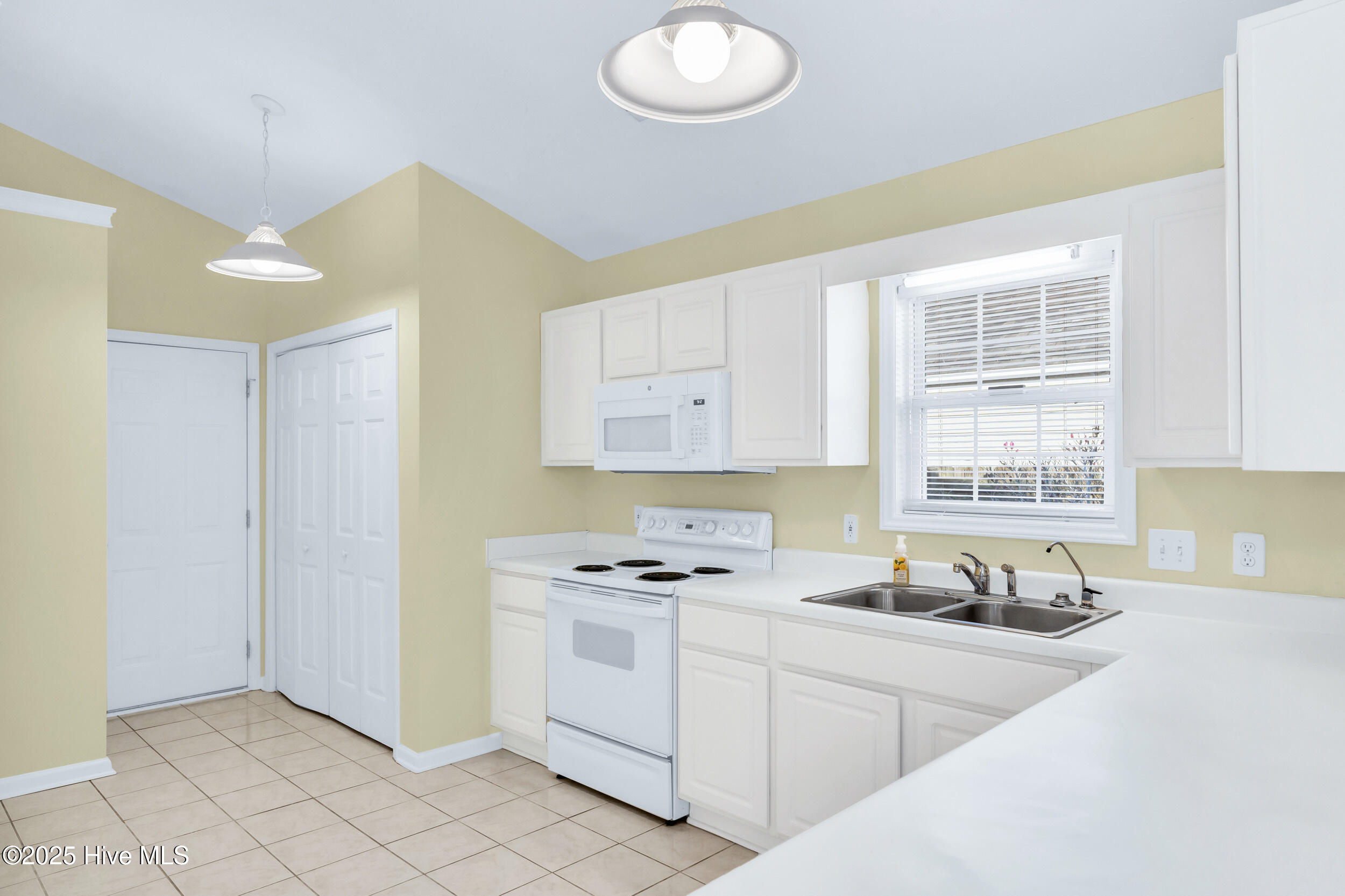 5323 Sun Coast Drive Property Photo 10