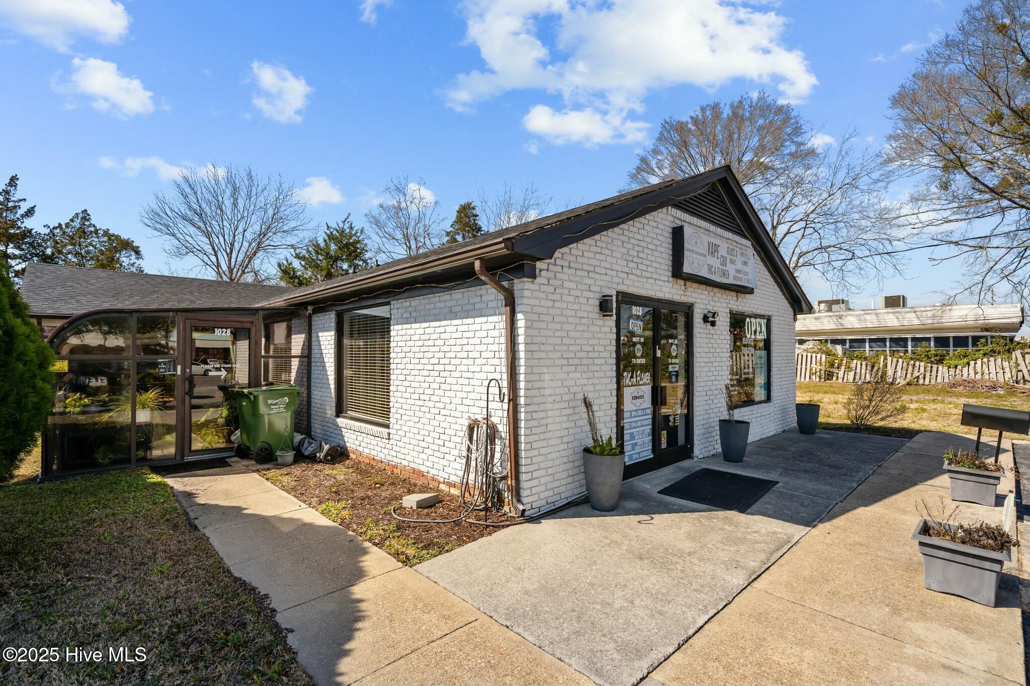 1028 S College Road Property Photo 3