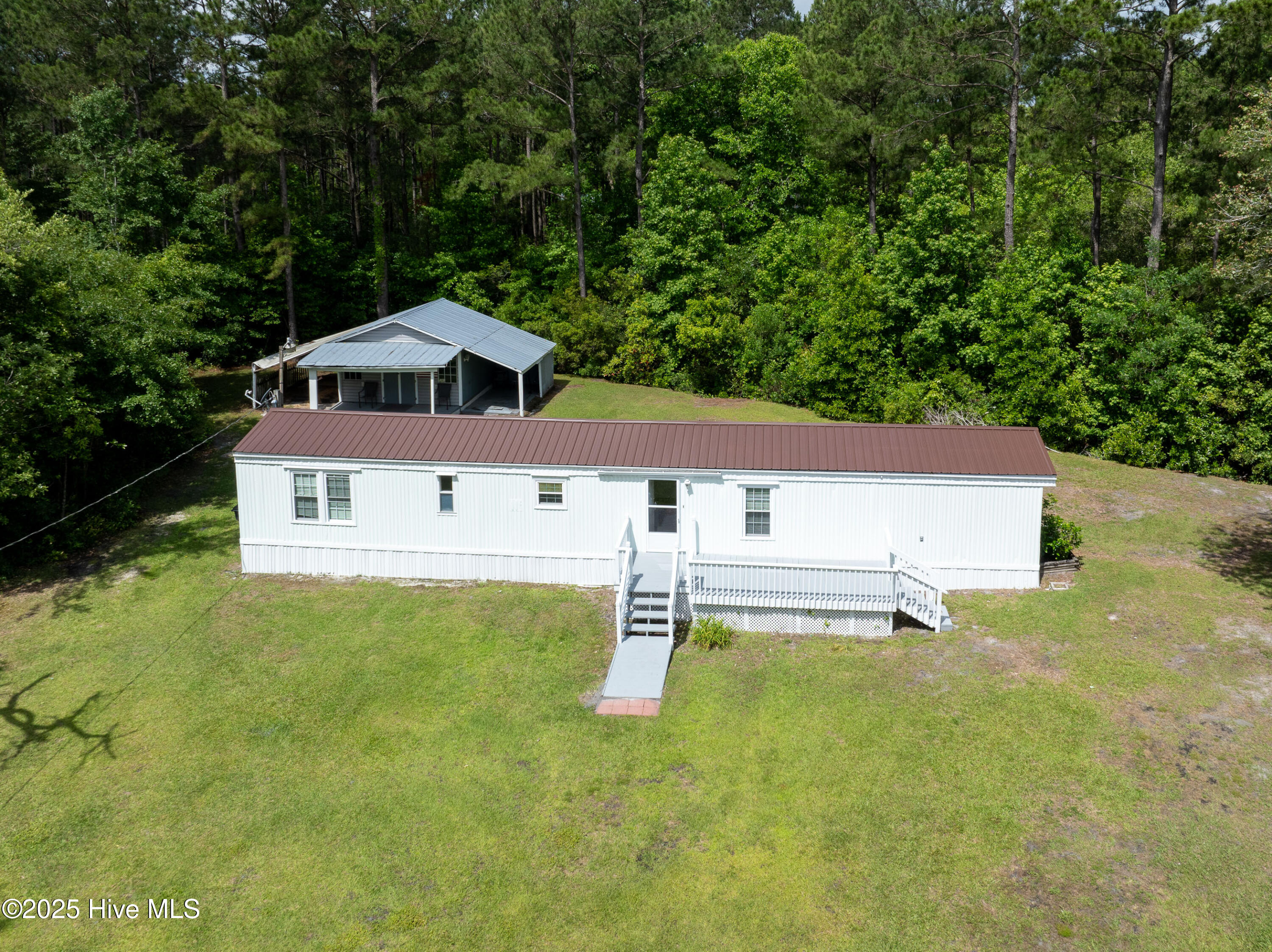 858-864 Cockleshell Drive Property Photo