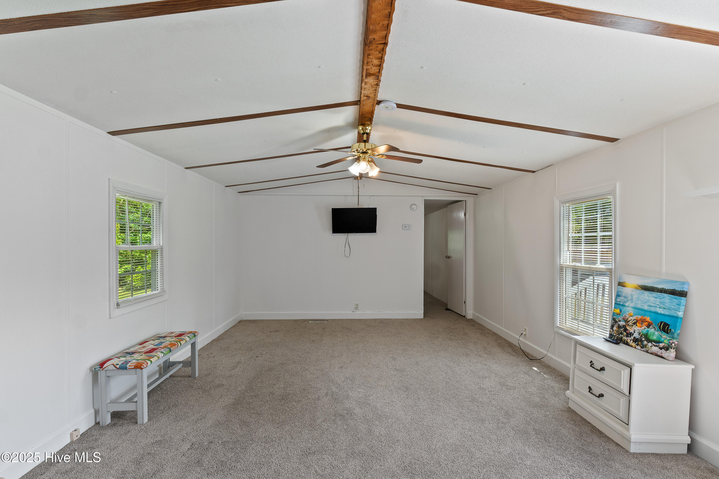 858-864 Cockleshell Drive Property Photo 9