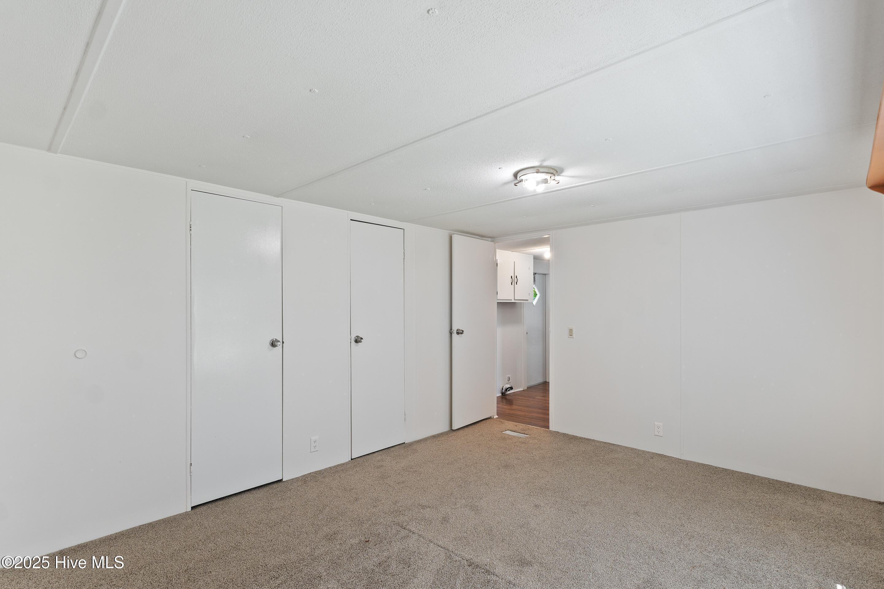 858-864 Cockleshell Drive Property Photo 13