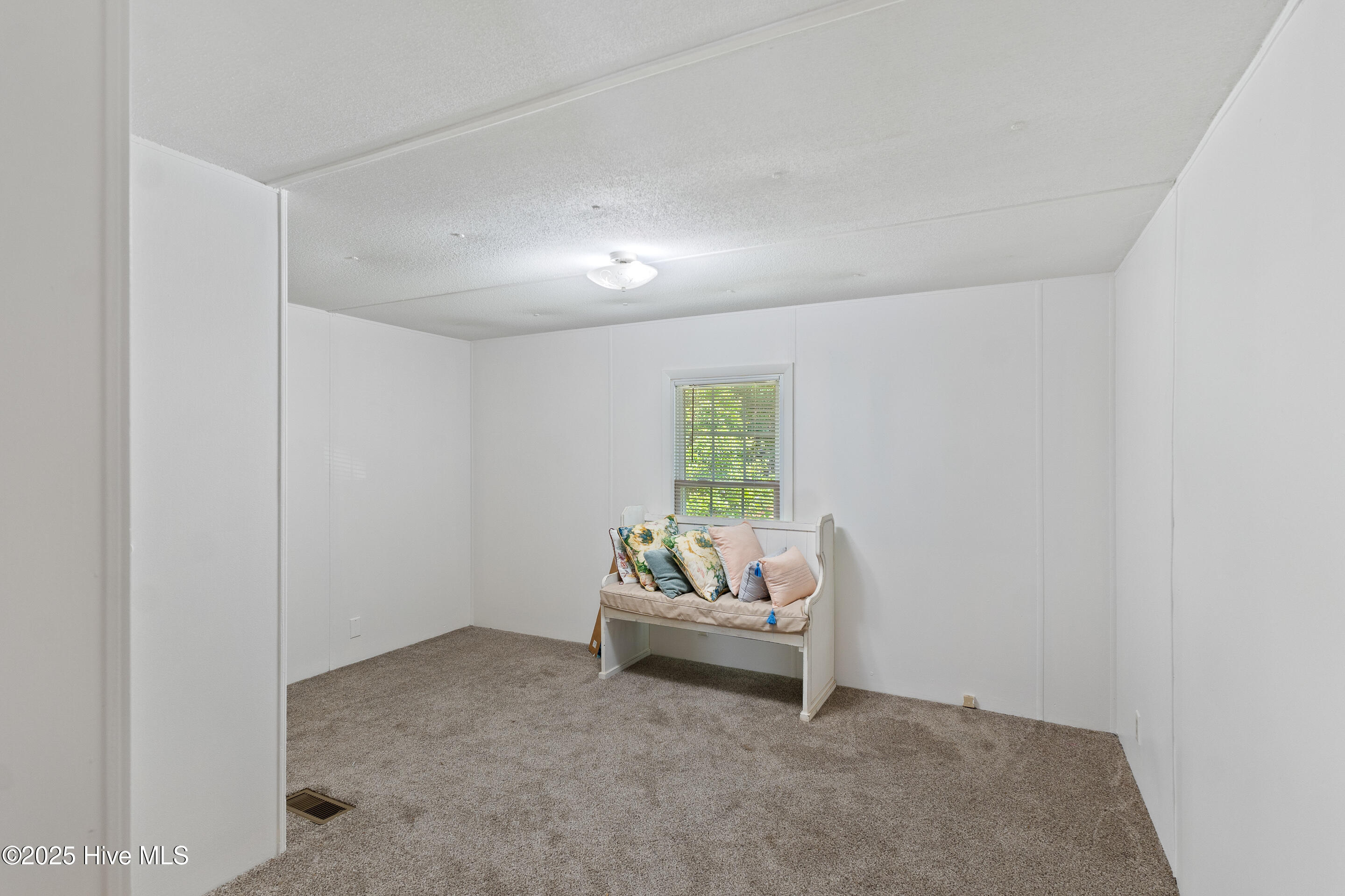 858-864 Cockleshell Drive Property Photo 16