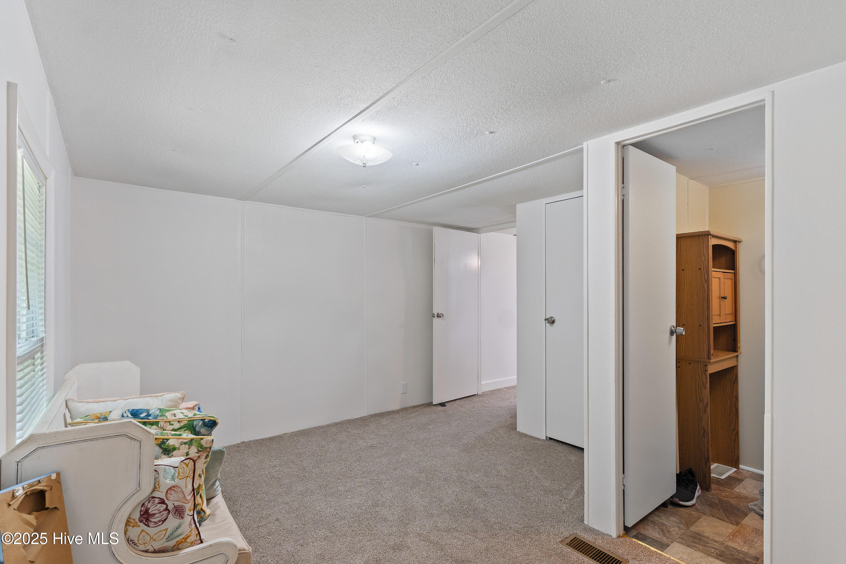 858-864 Cockleshell Drive Property Photo 17