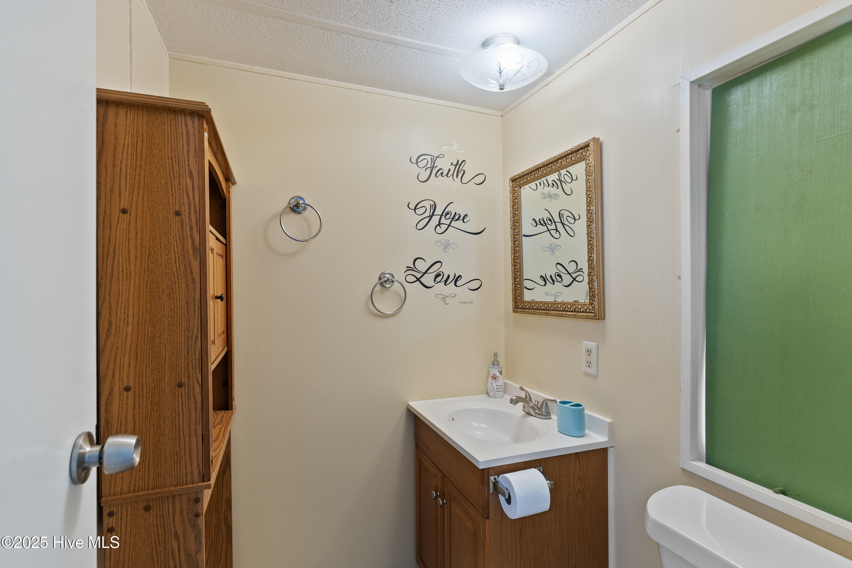 858-864 Cockleshell Drive Property Photo 18