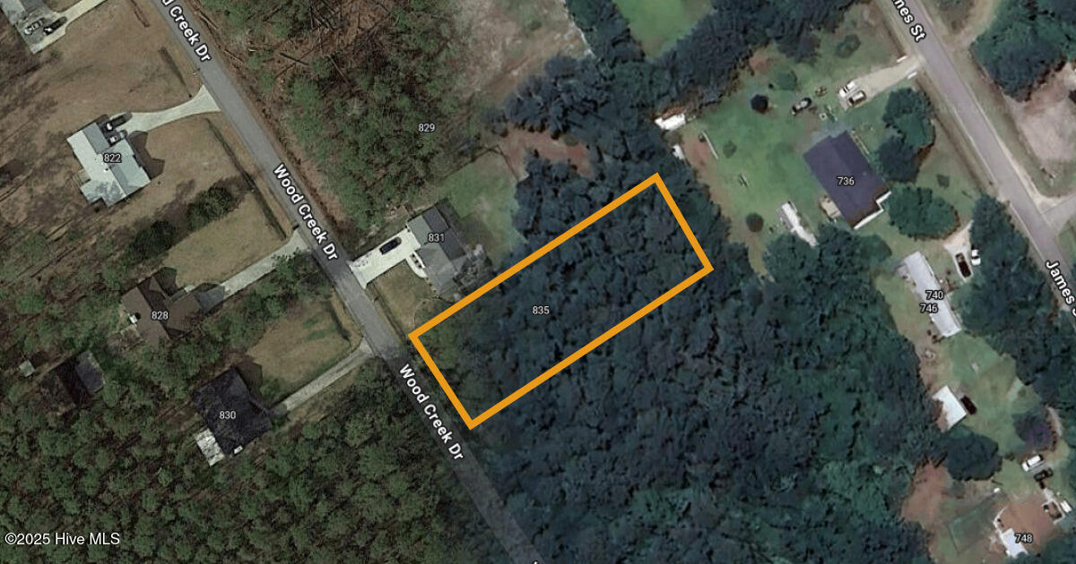 835 Wood Creek Drive Property Photo 1