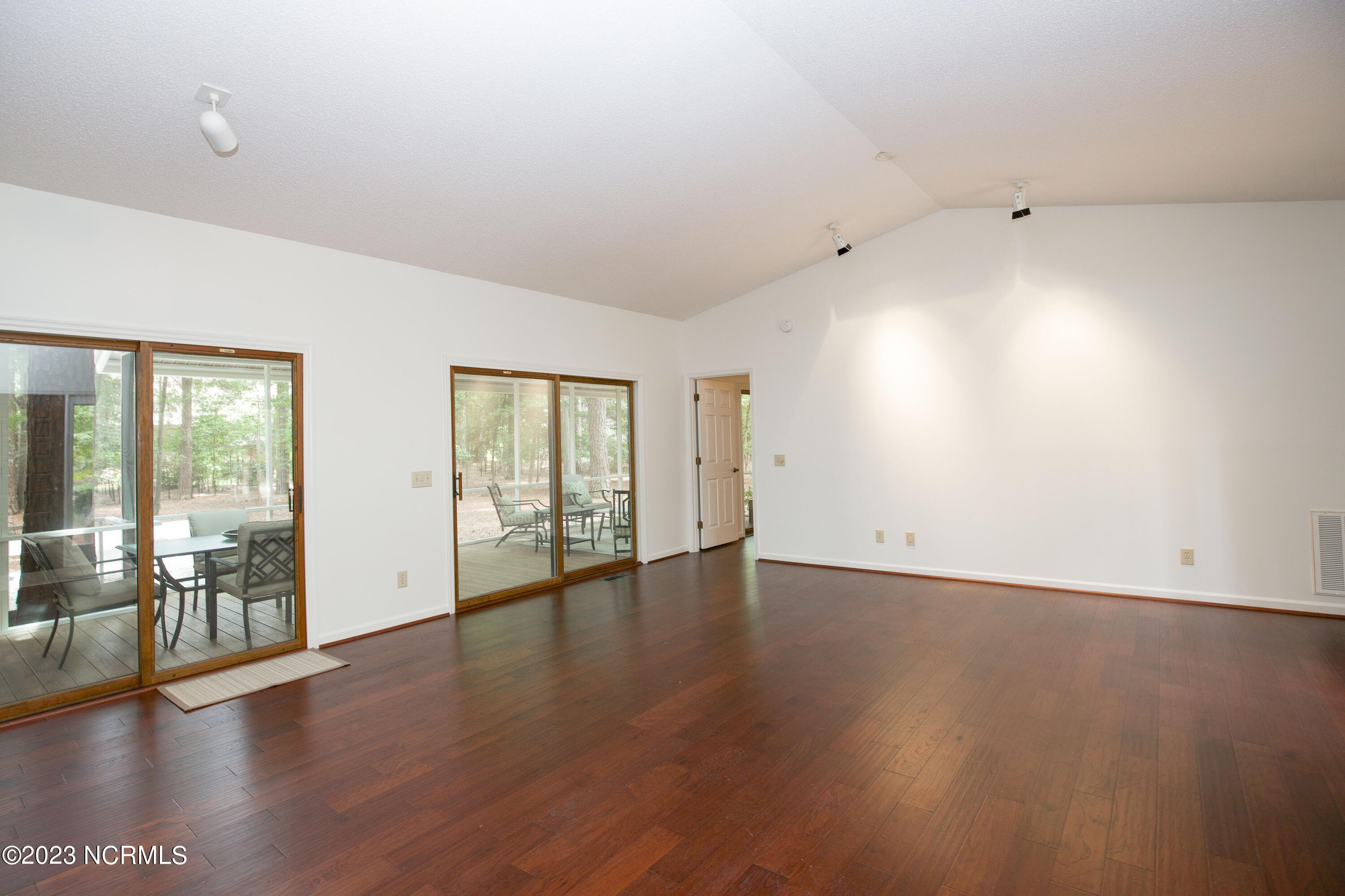 95 Merion Circle Property Photo 5