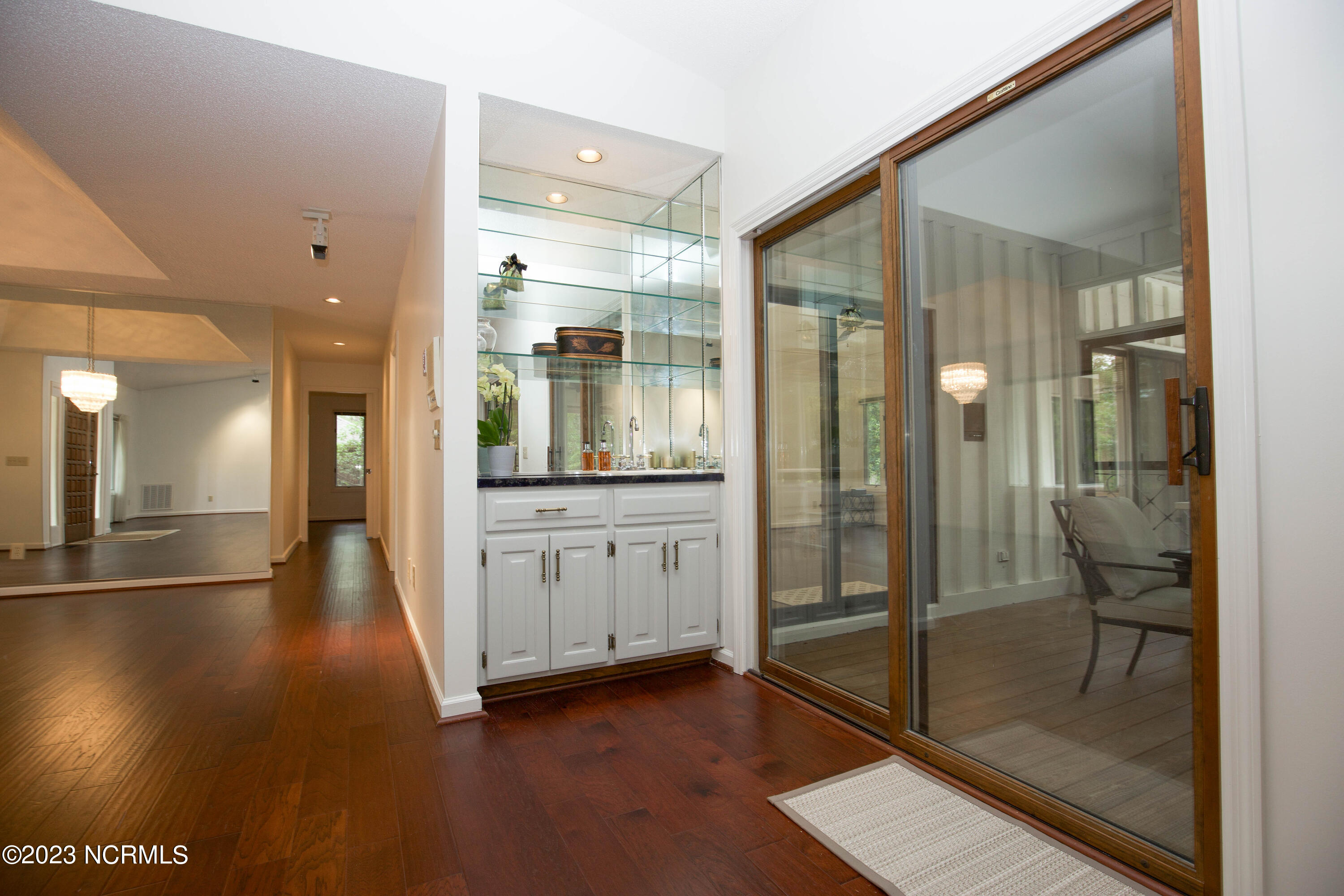 95 Merion Circle Property Photo 8