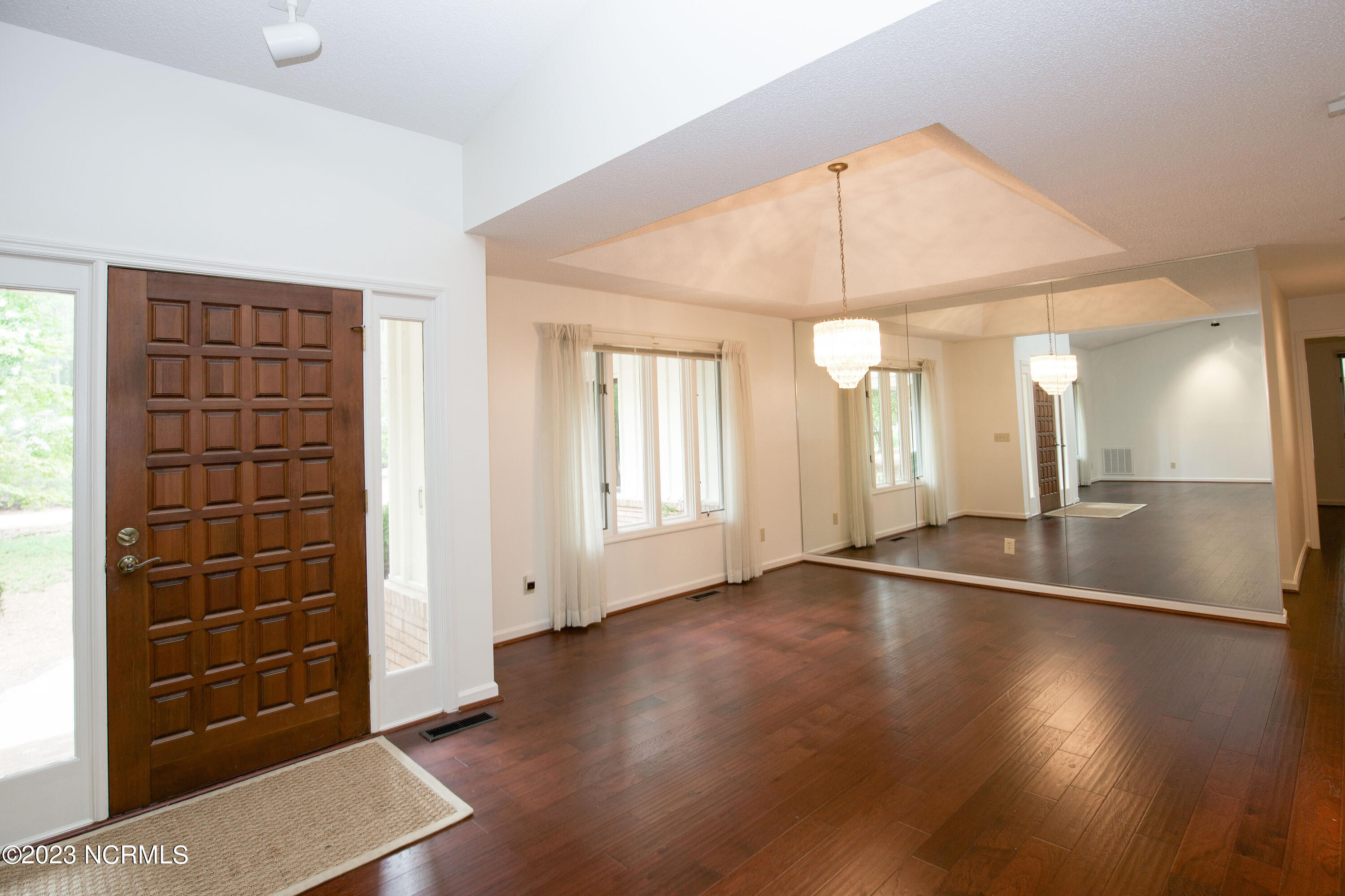 95 Merion Circle Property Photo 9