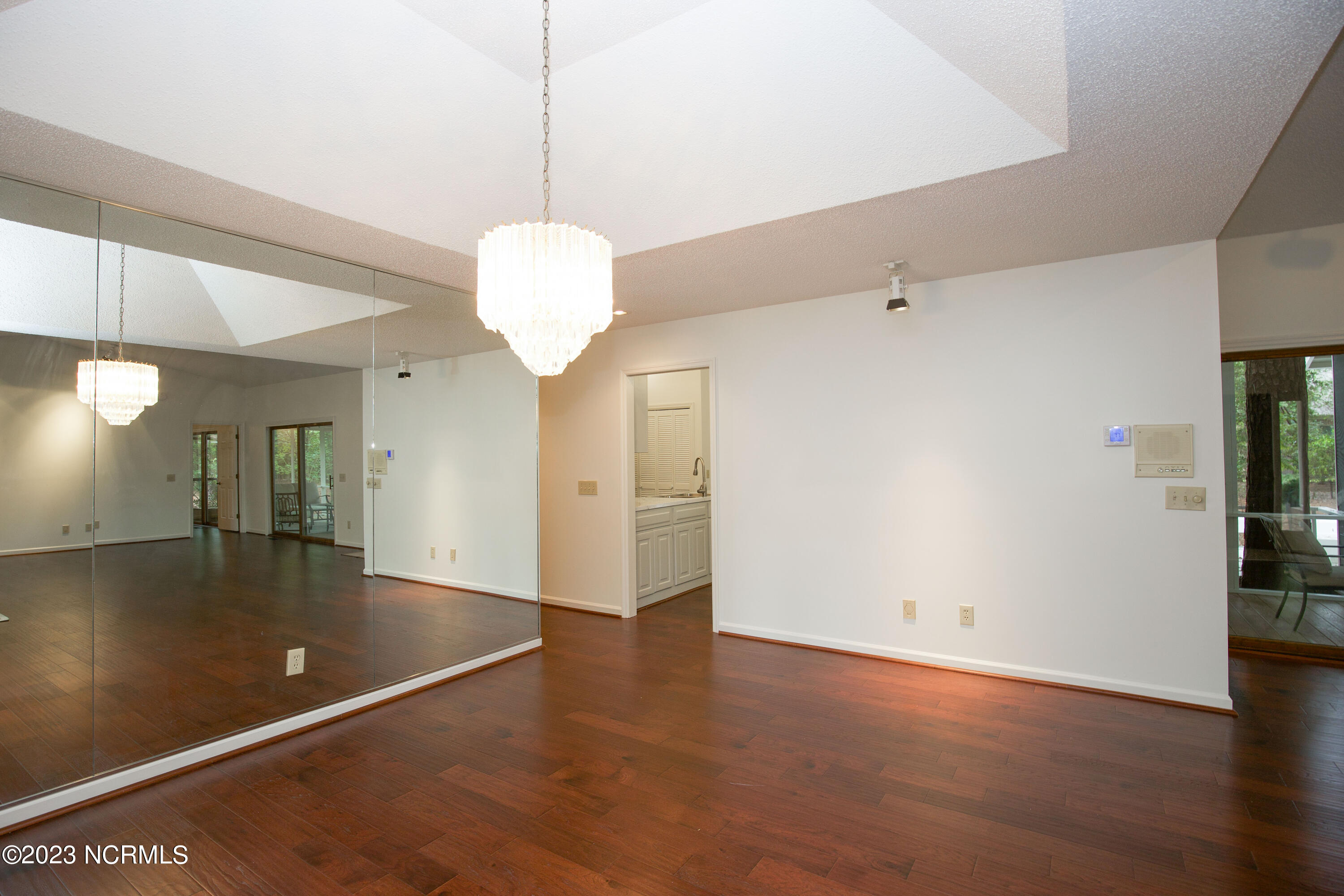 95 Merion Circle Property Photo 12