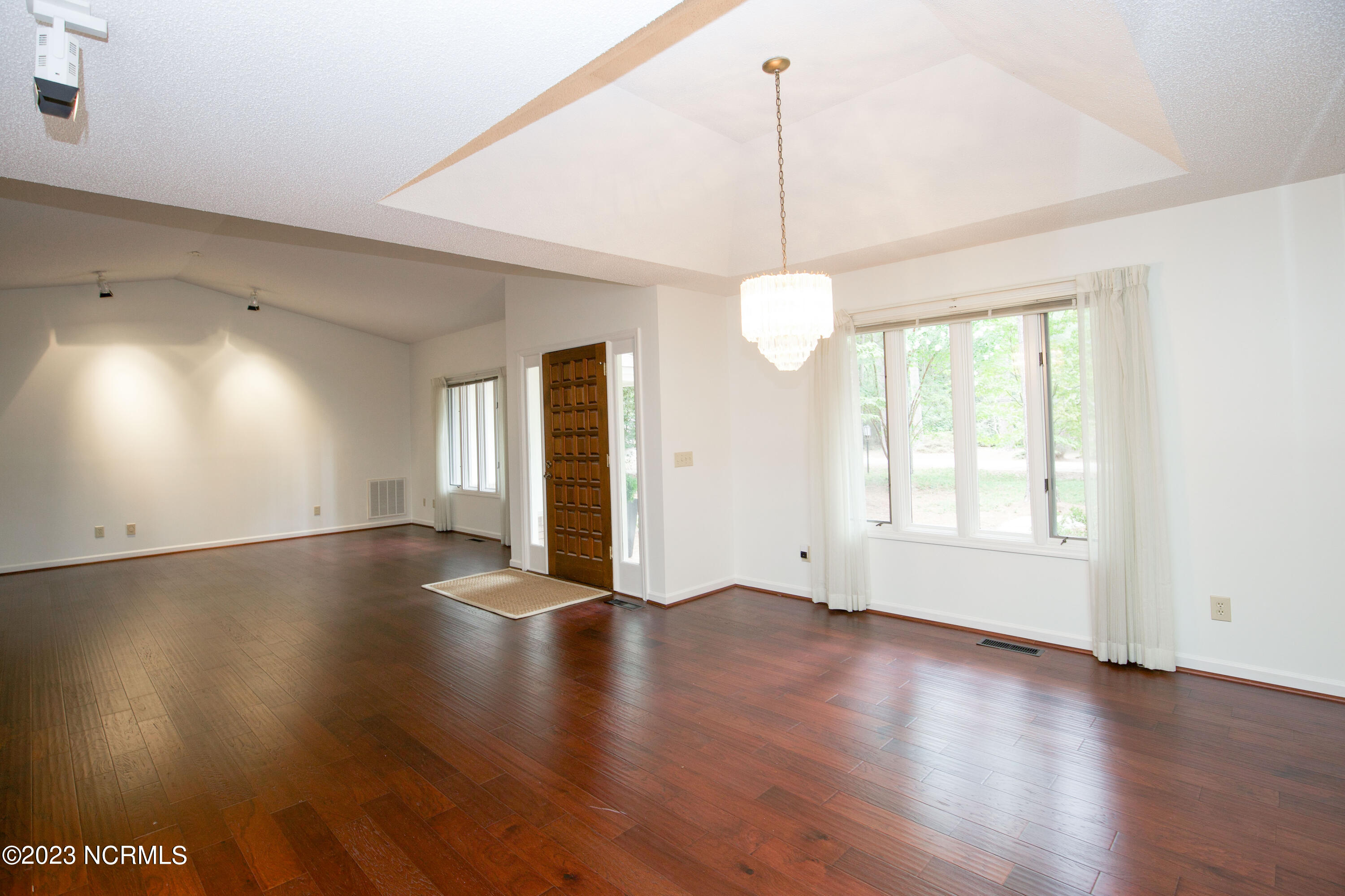 95 Merion Circle Property Photo 14
