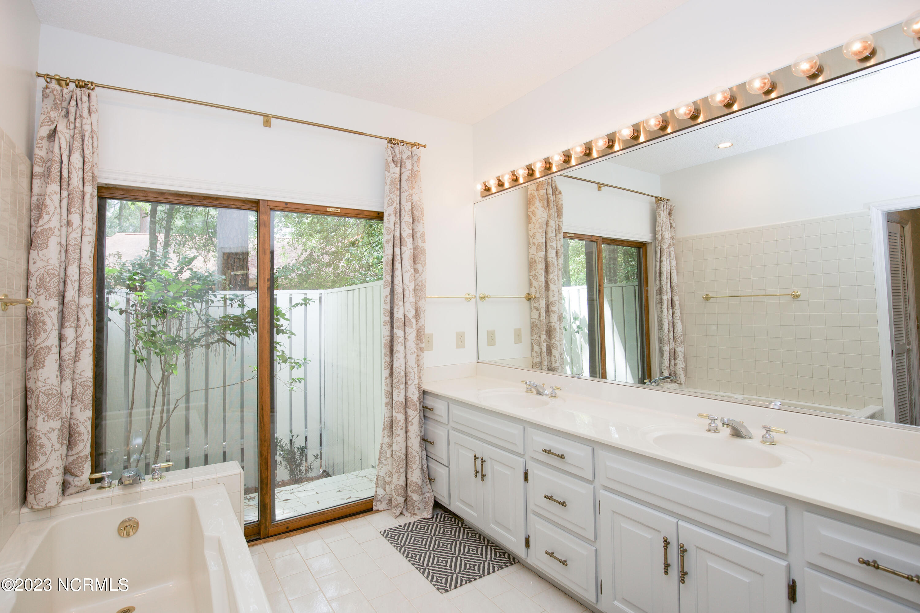 95 Merion Circle Property Photo 43