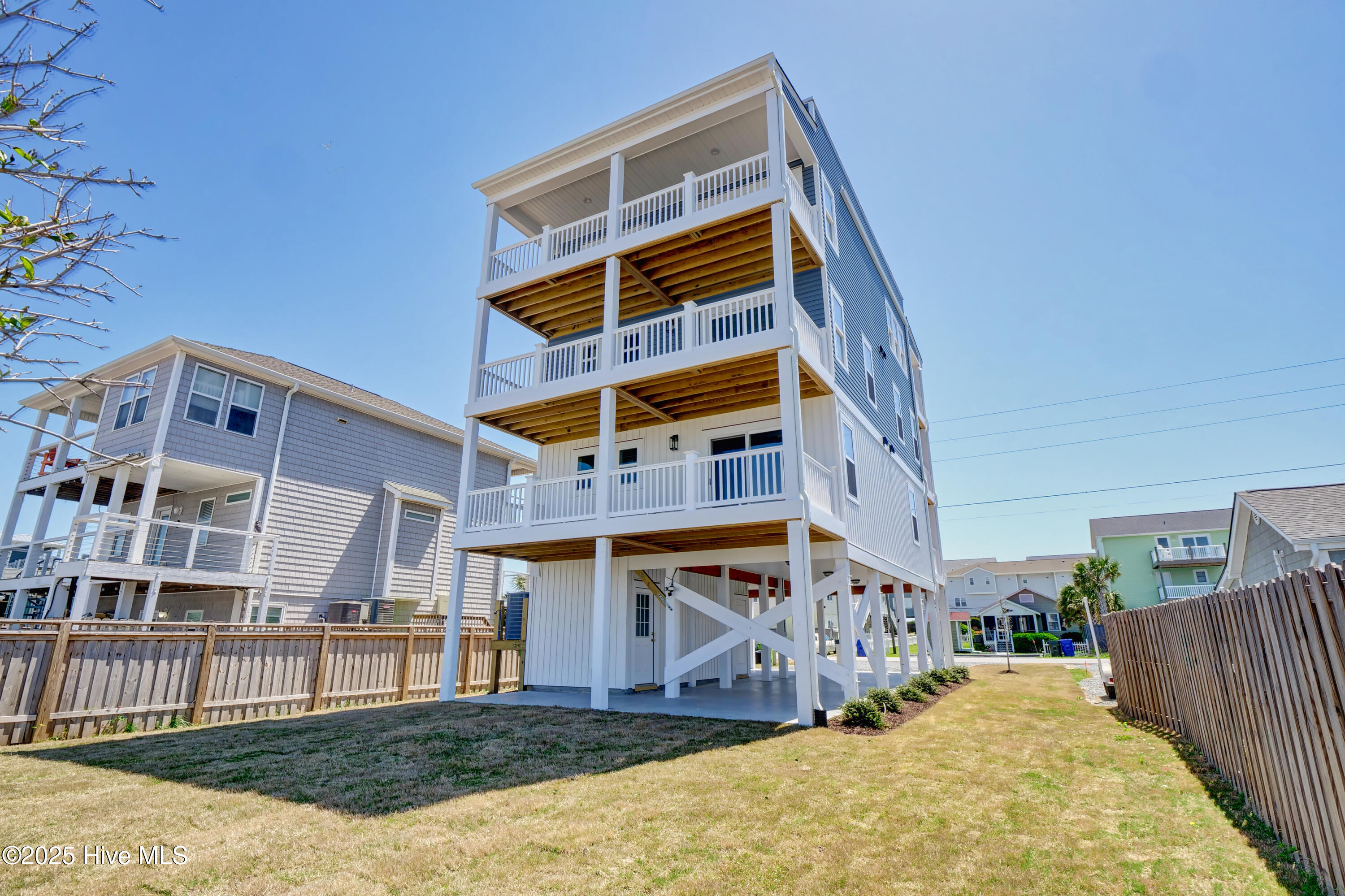1422 N Topsail Drive Property Photo