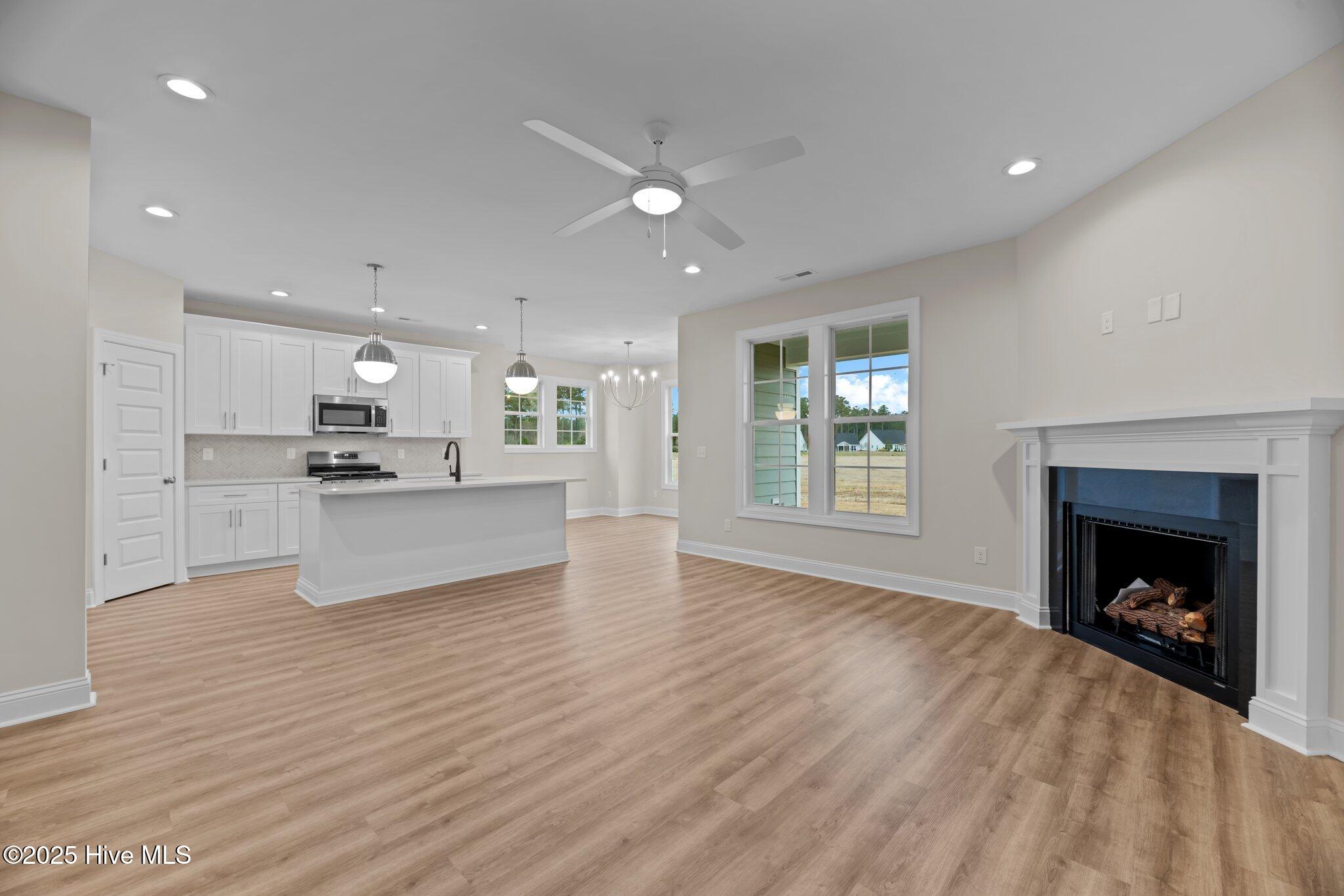1009 Aston Way Property Photo 10