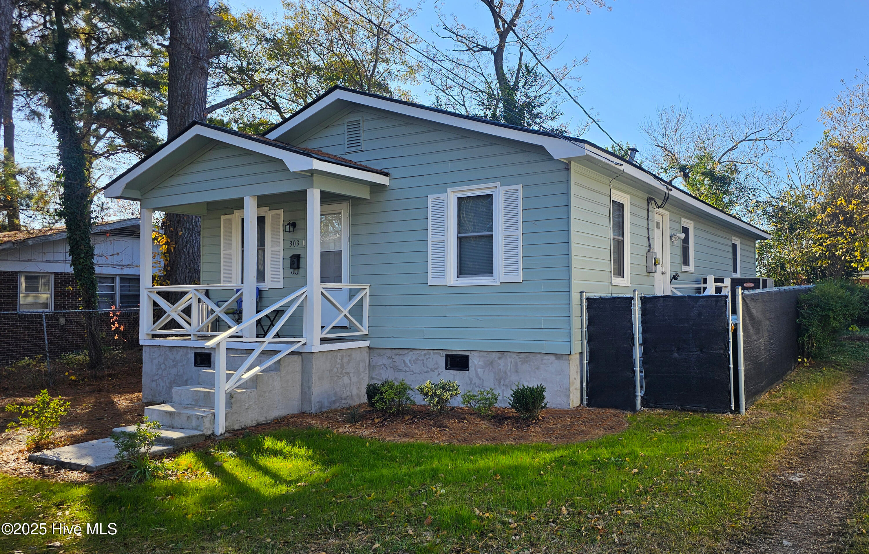 303 W 7th Street Property Photo