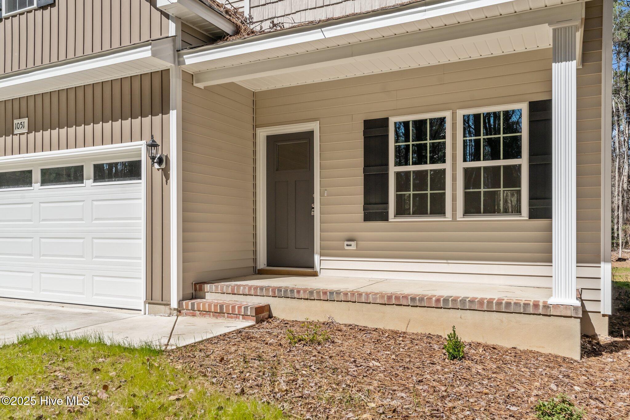1051 Greenbriar Drive Property Photo 5