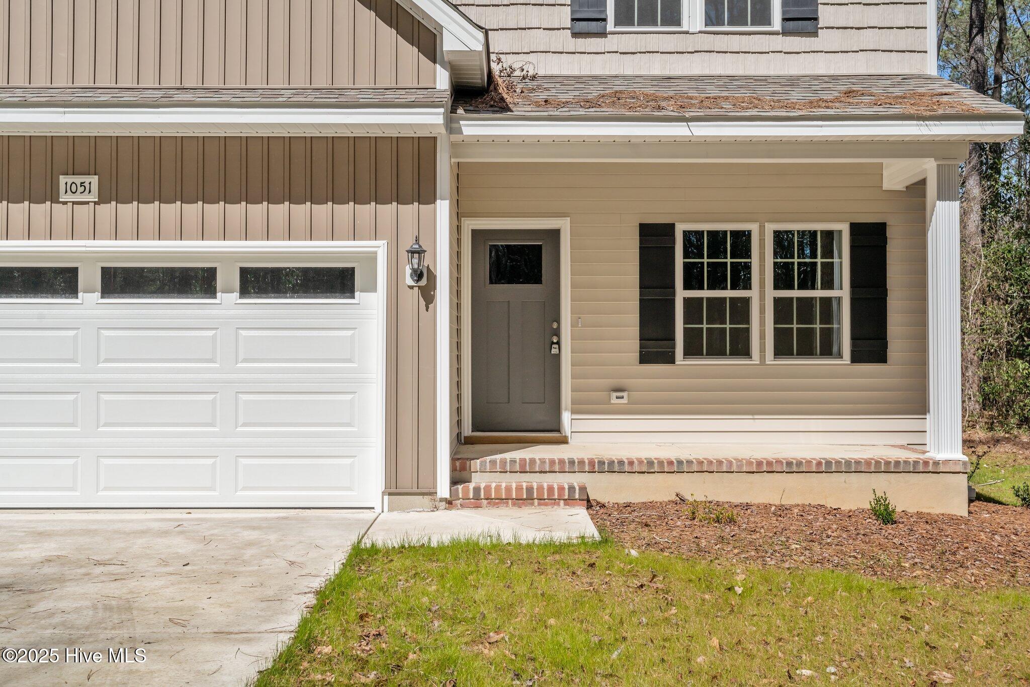 1051 Greenbriar Drive Property Photo 6