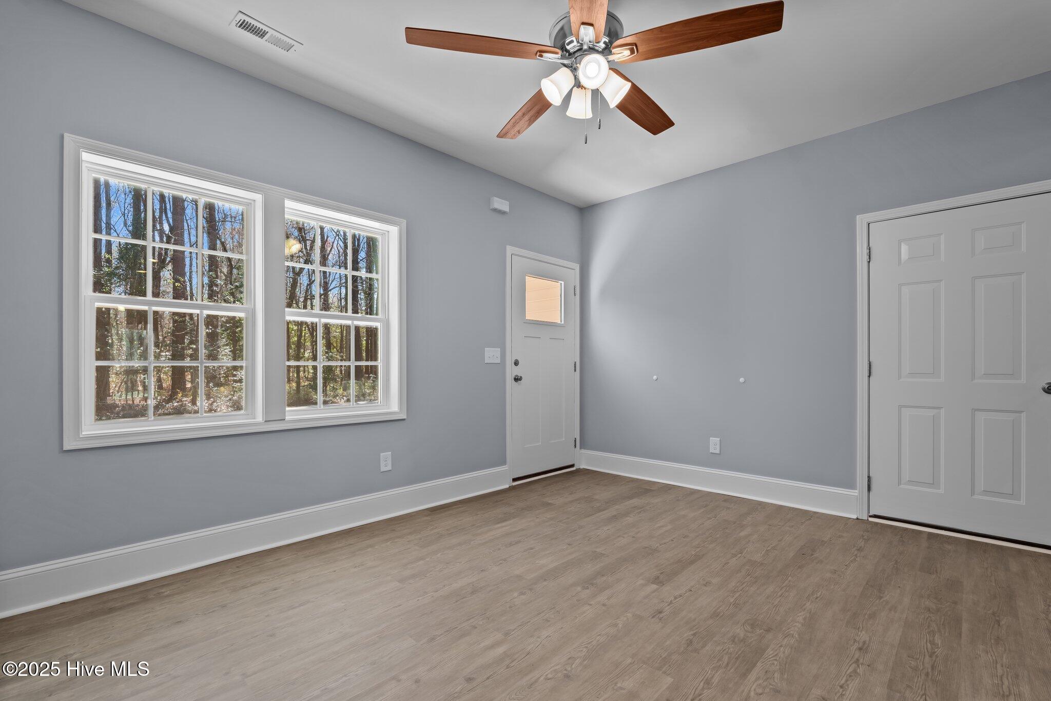 1051 Greenbriar Drive Property Photo 7